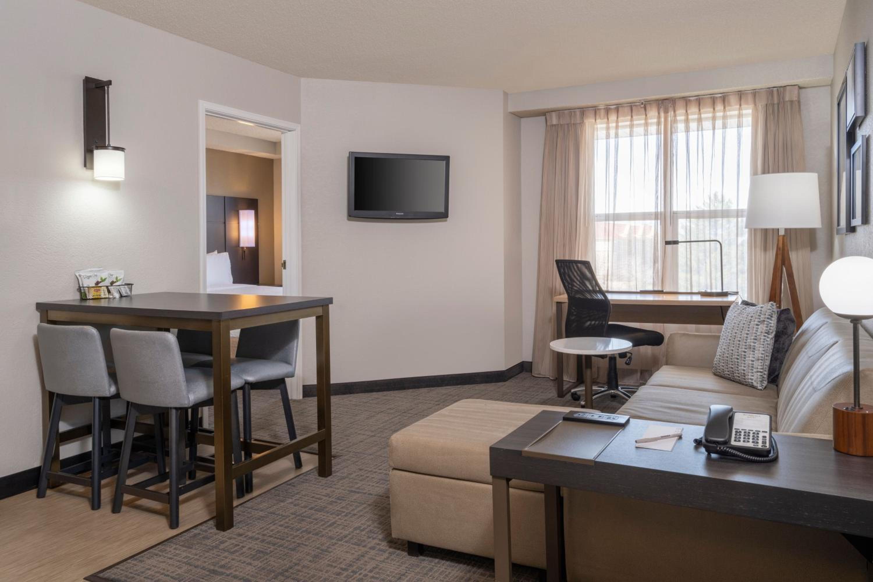 One-Bedroom Queen Suite - Photo 7