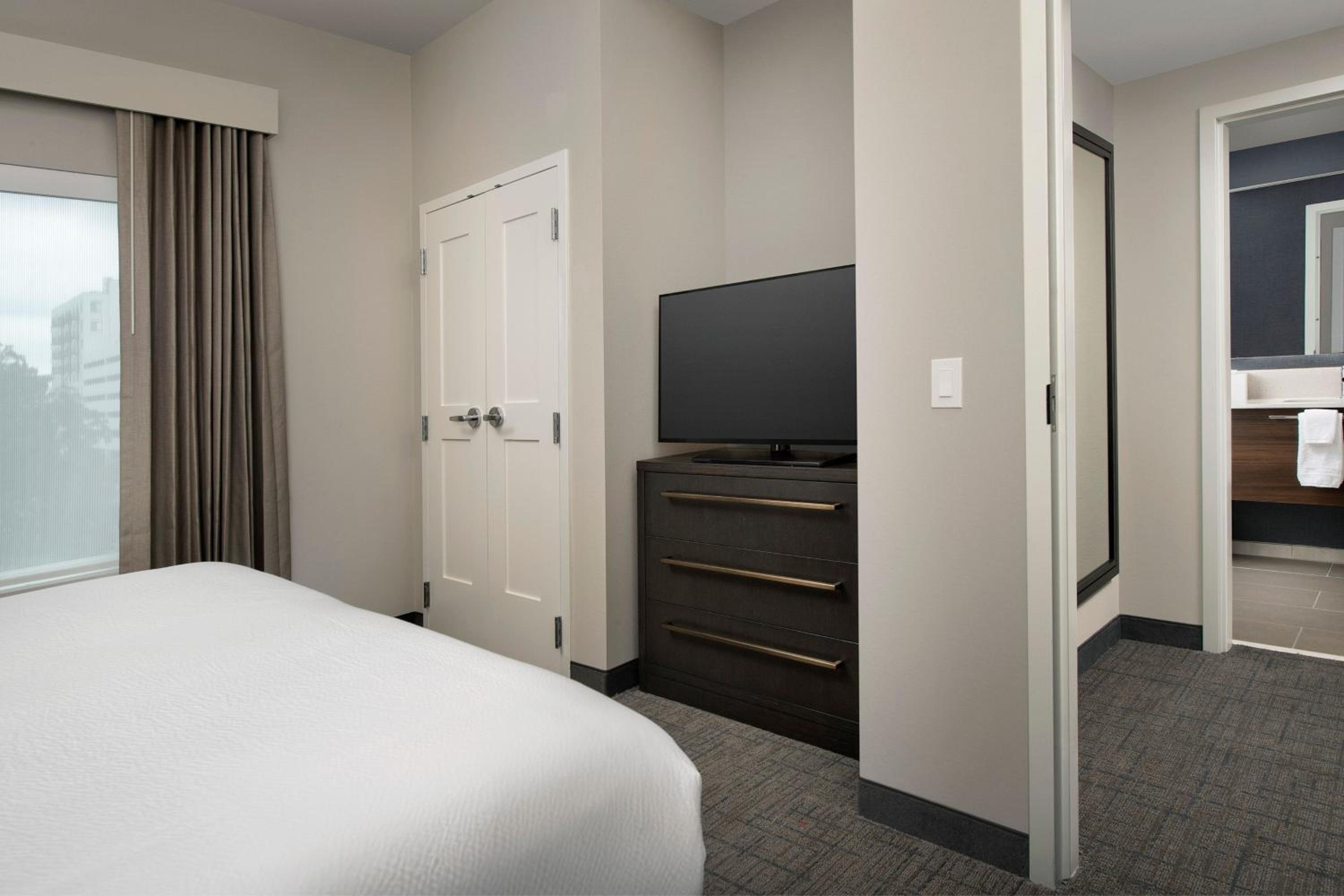 One-Bedroom King Suite with Sofa Bed - Photo 3