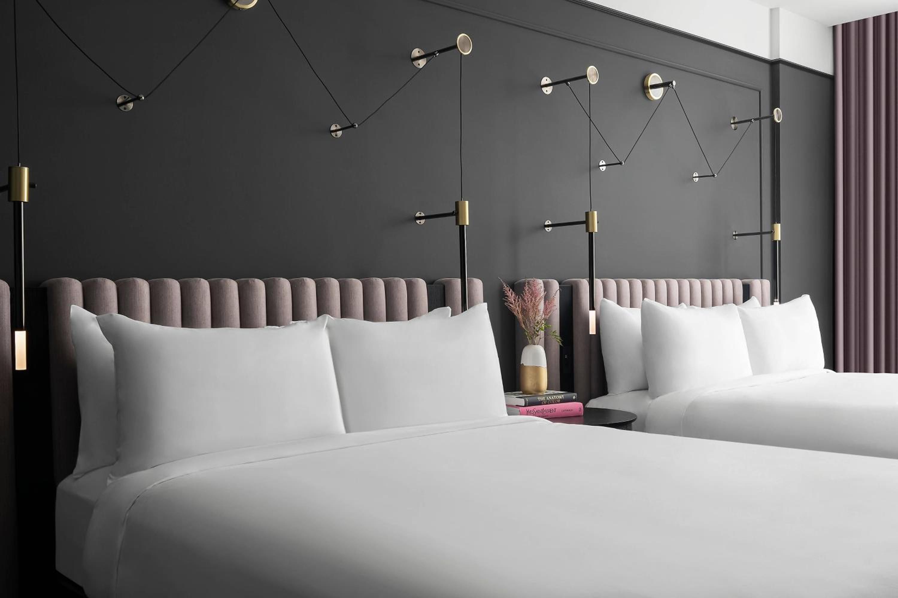 Guest room, 2 Queen - Photo 7
