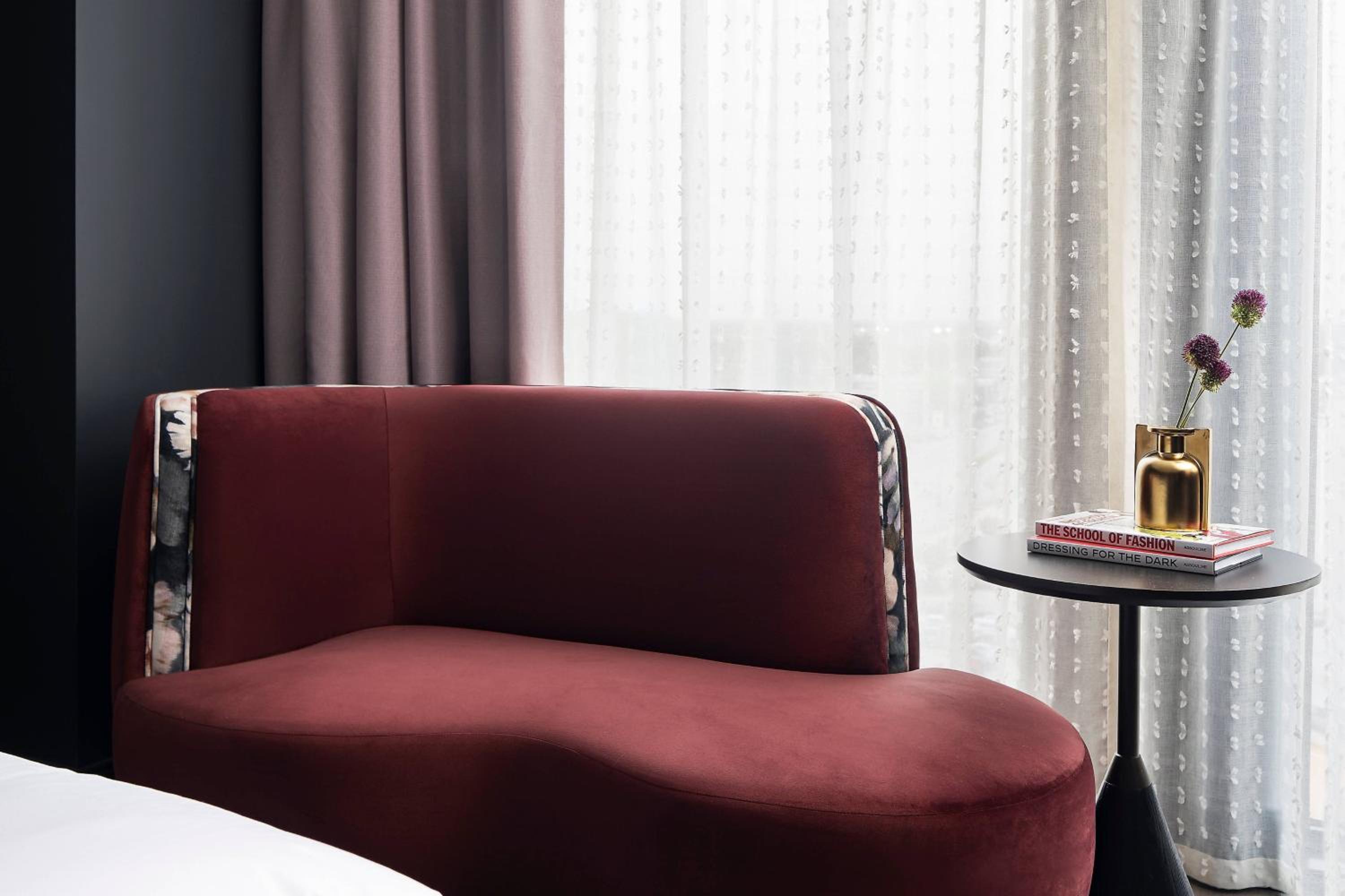Guest Room, 1 King - Photo 7