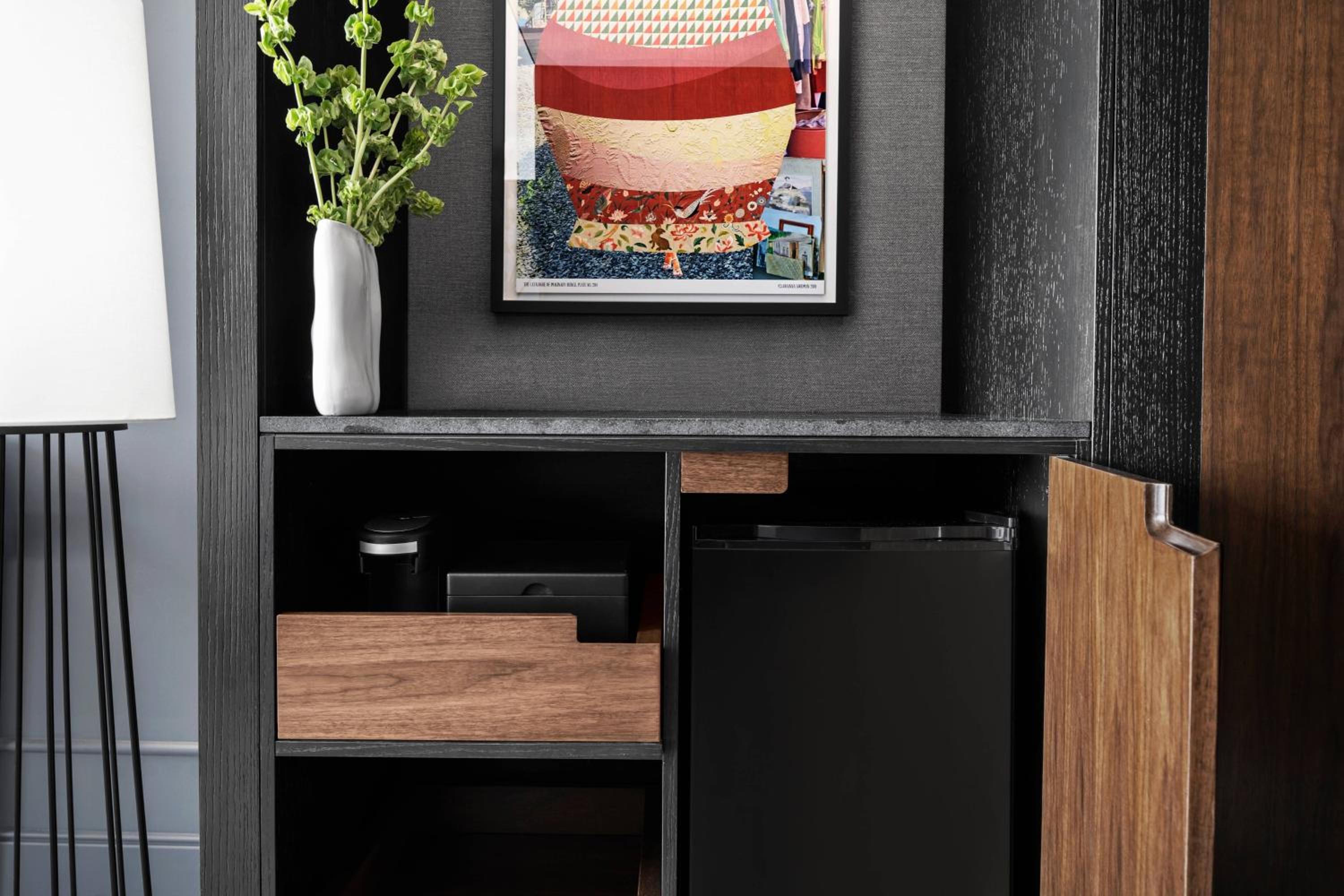 Guest Room, 1 King - Photo 9