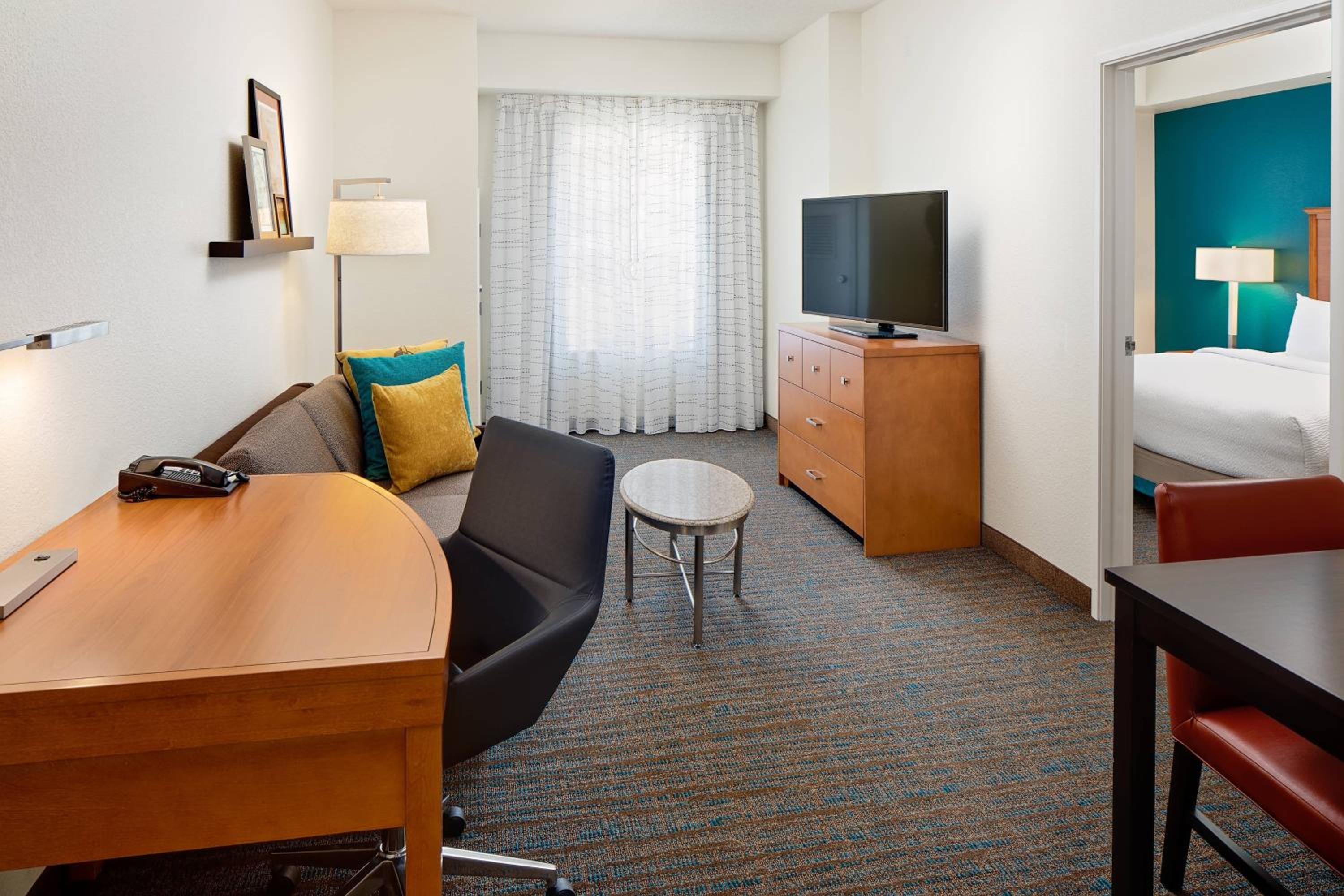 One-Bedroom King Suite with Sofa Bed - Non-Smoking - Photo 4
