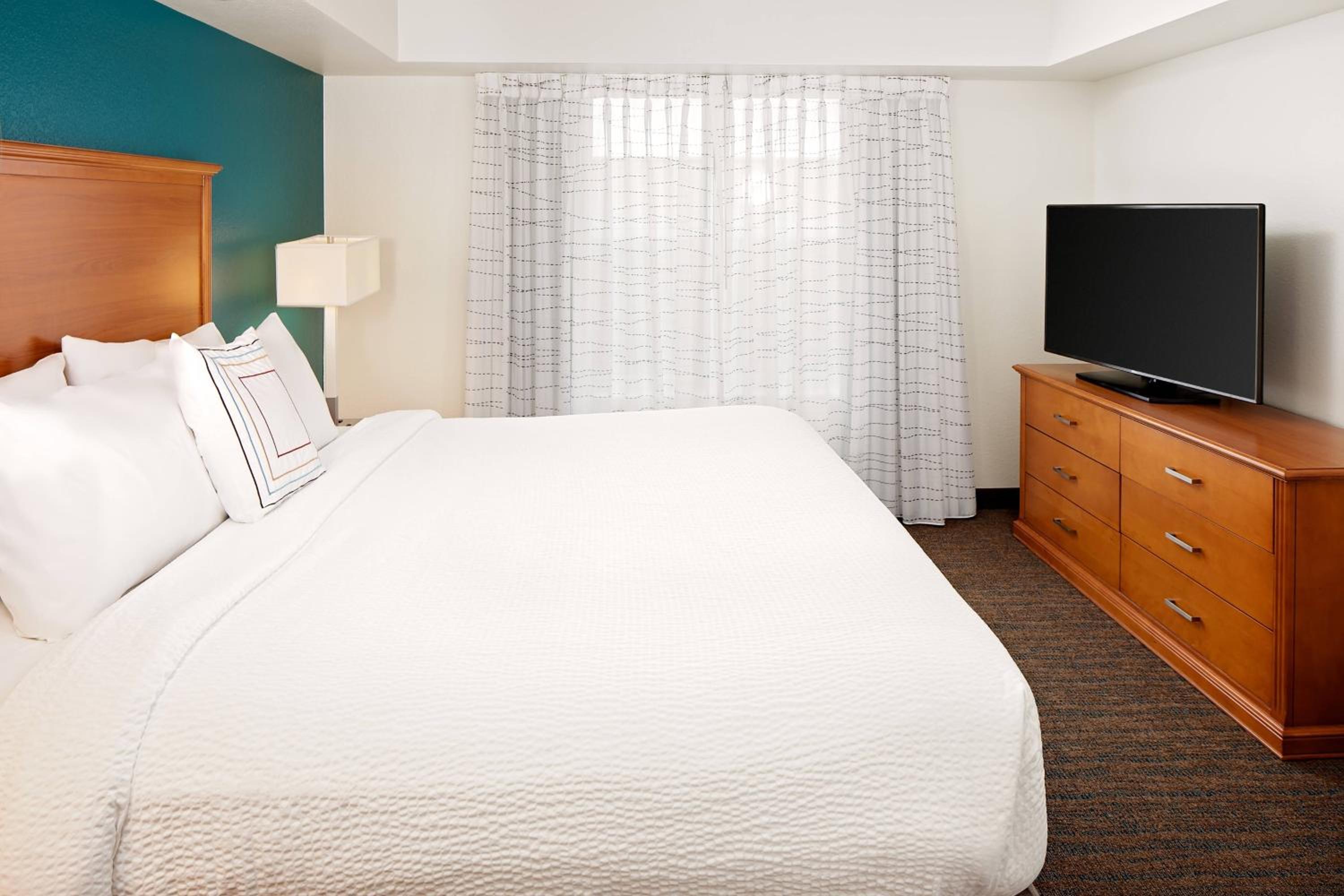 Two-Bedroom Suite - Photo 2
