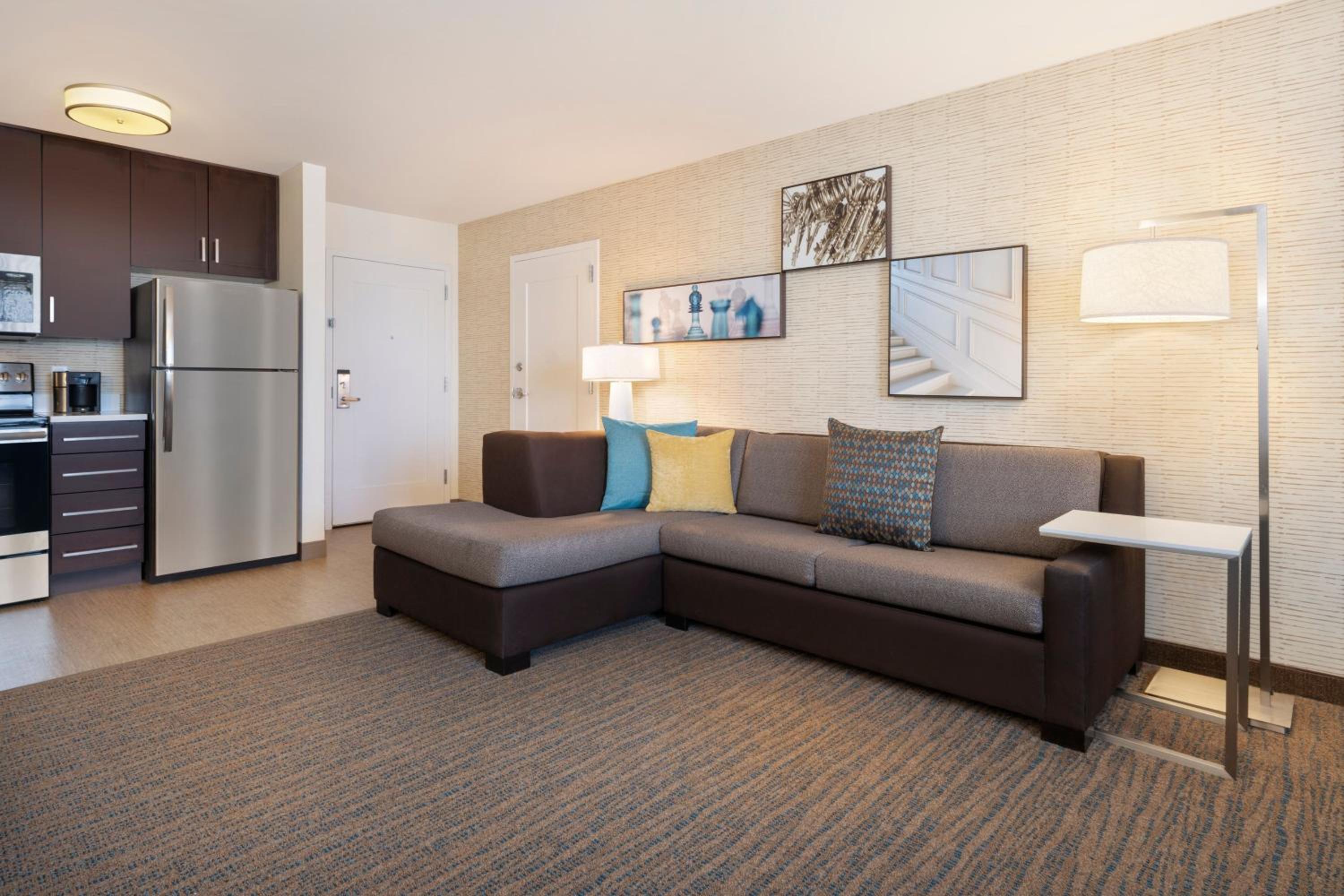 One-Bedroom Suite with Lake View