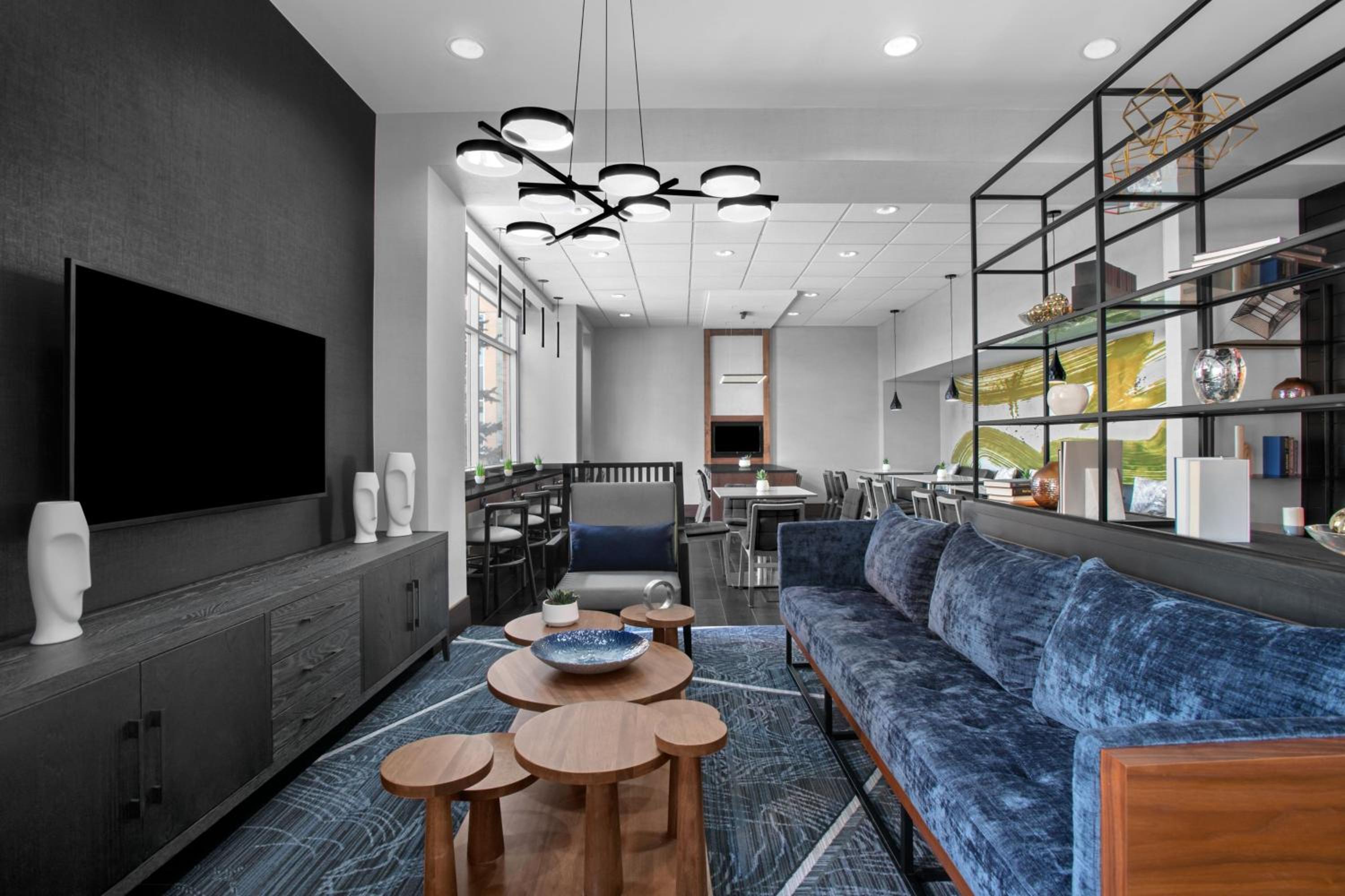 Concierge level, Guest room, 1 King - Photo 9