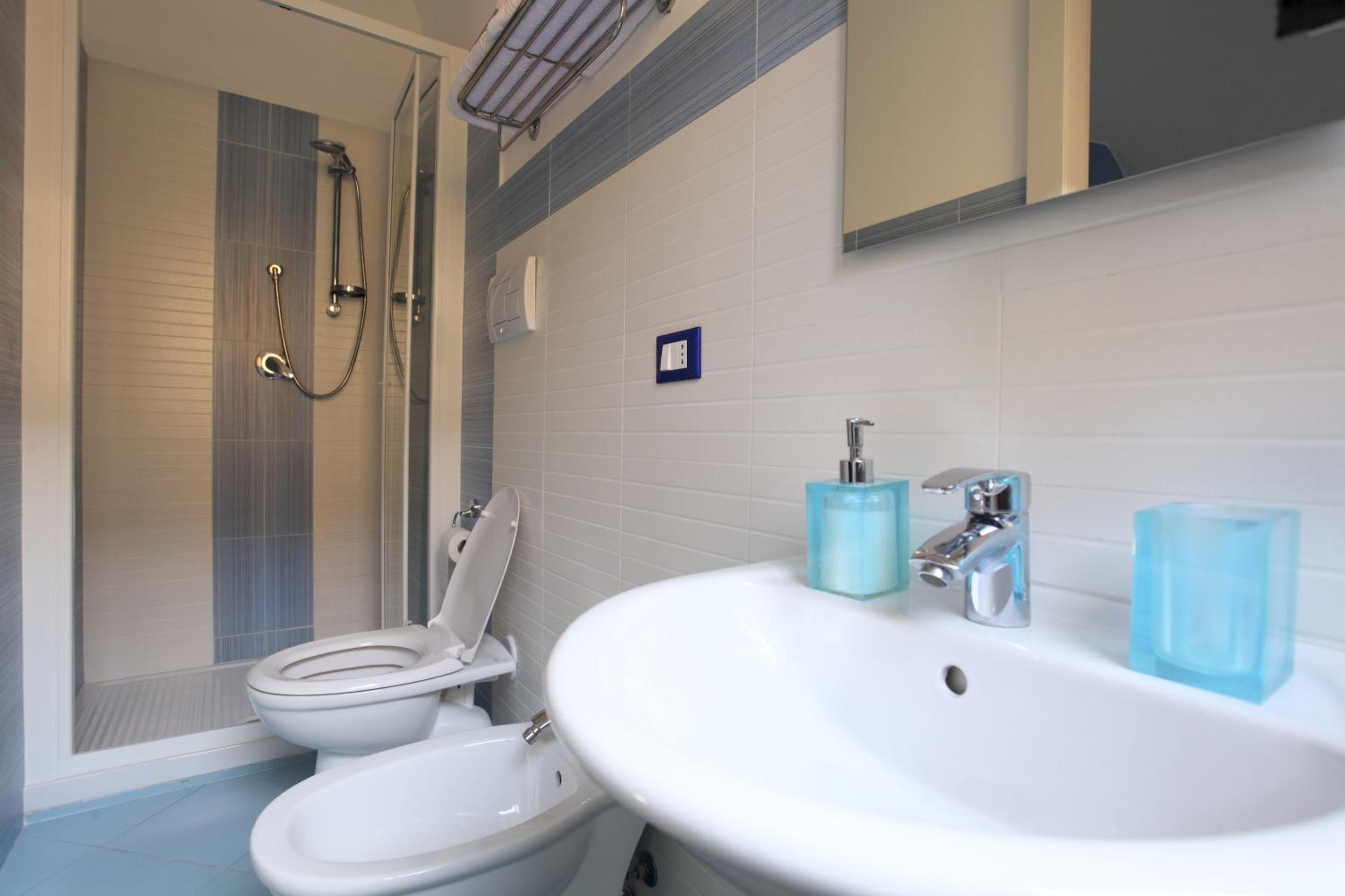 Triple Room with Private Bathroom - Photo 3