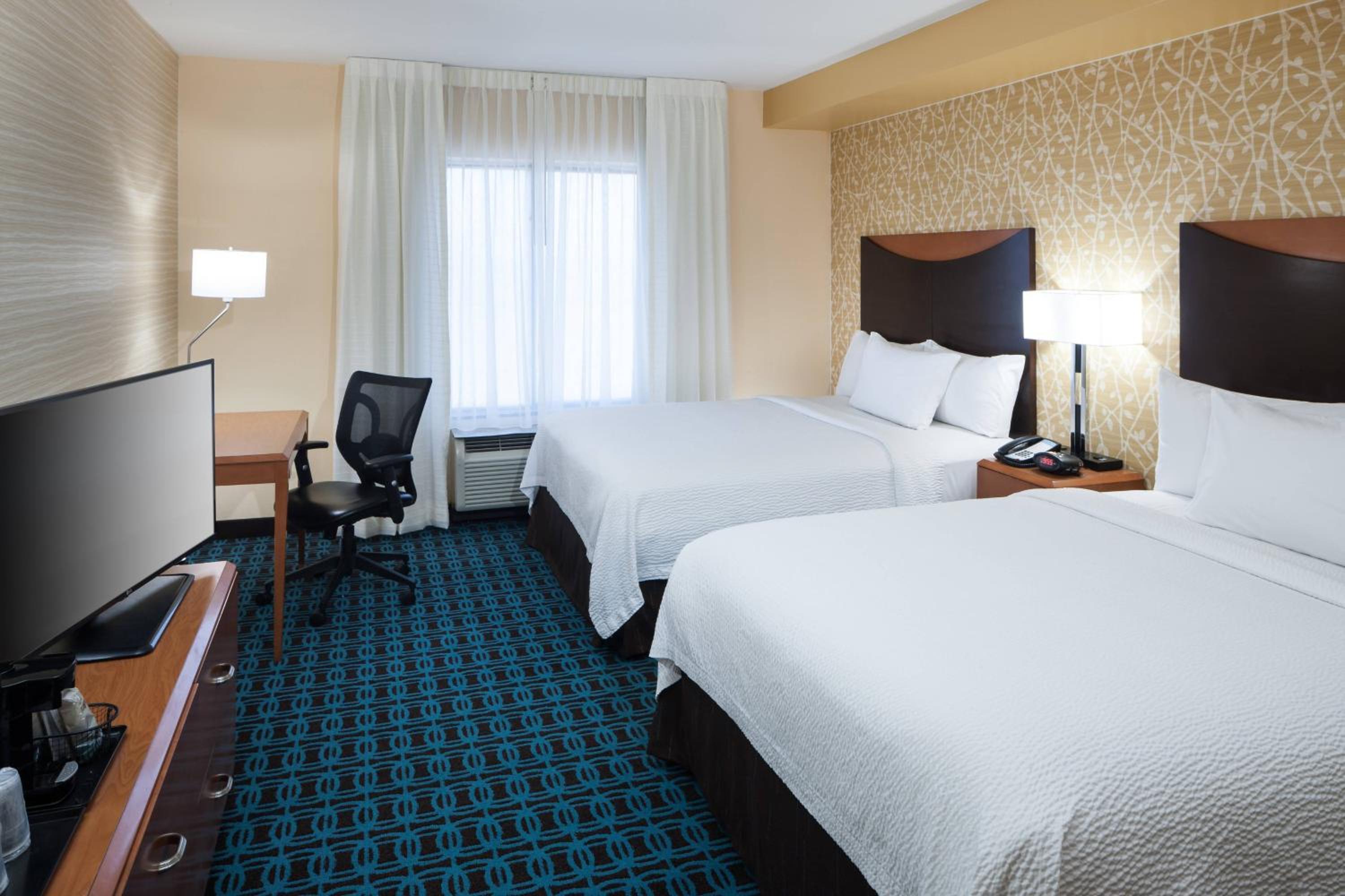 Queen Room with Two Queen Beds - Photo 1