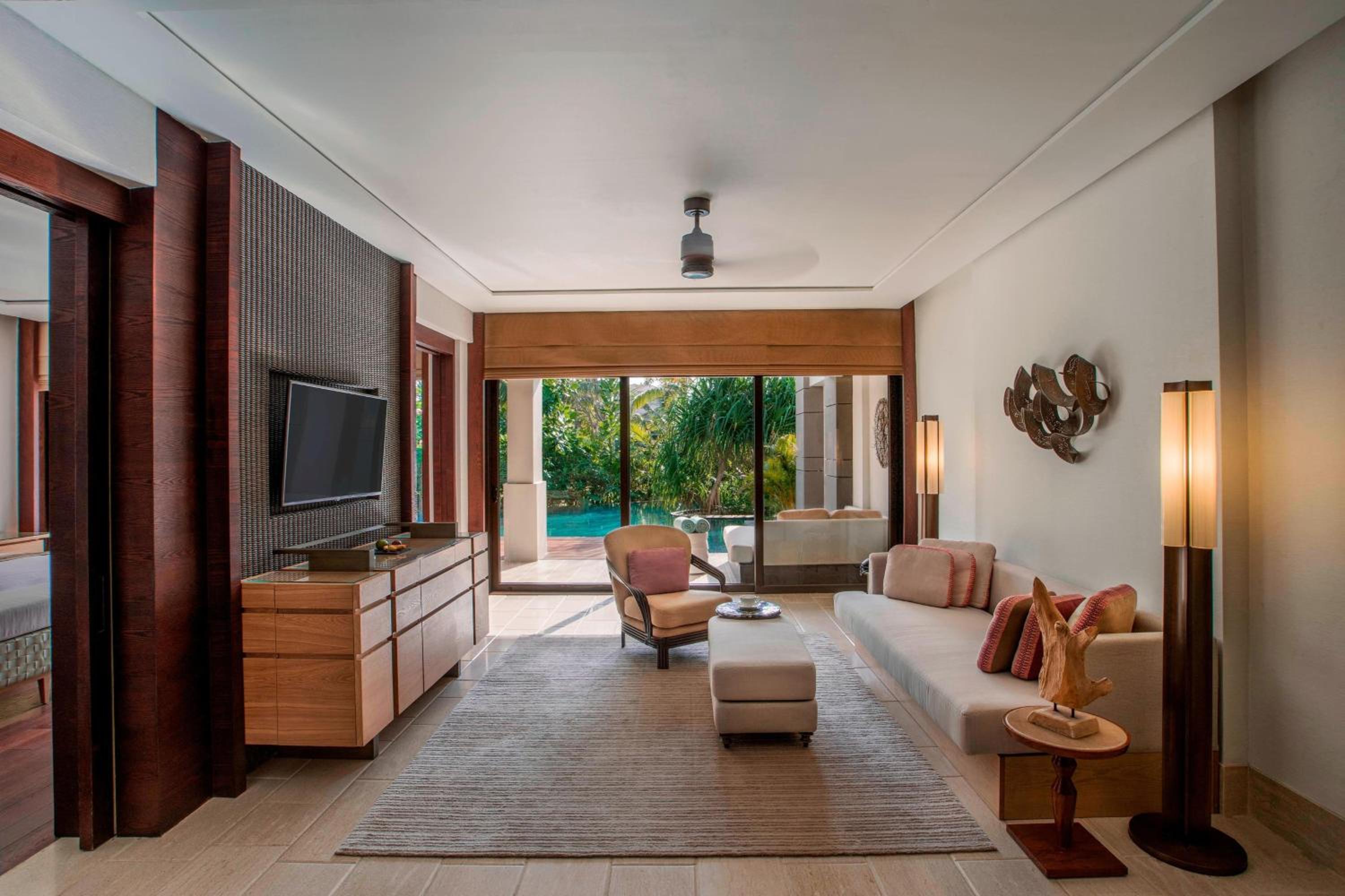Ritz-Carlton Pool Access Suite with Free Daily Resort Activity