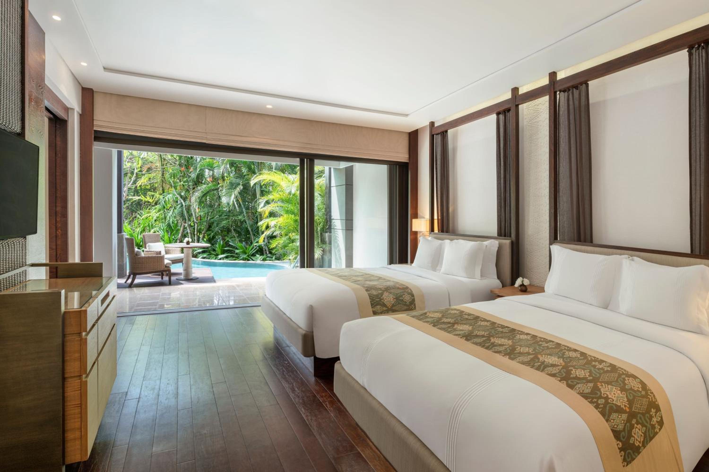 Ritz-Carlton Pool Access Suite with Free Daily Resort Activity photo 3
