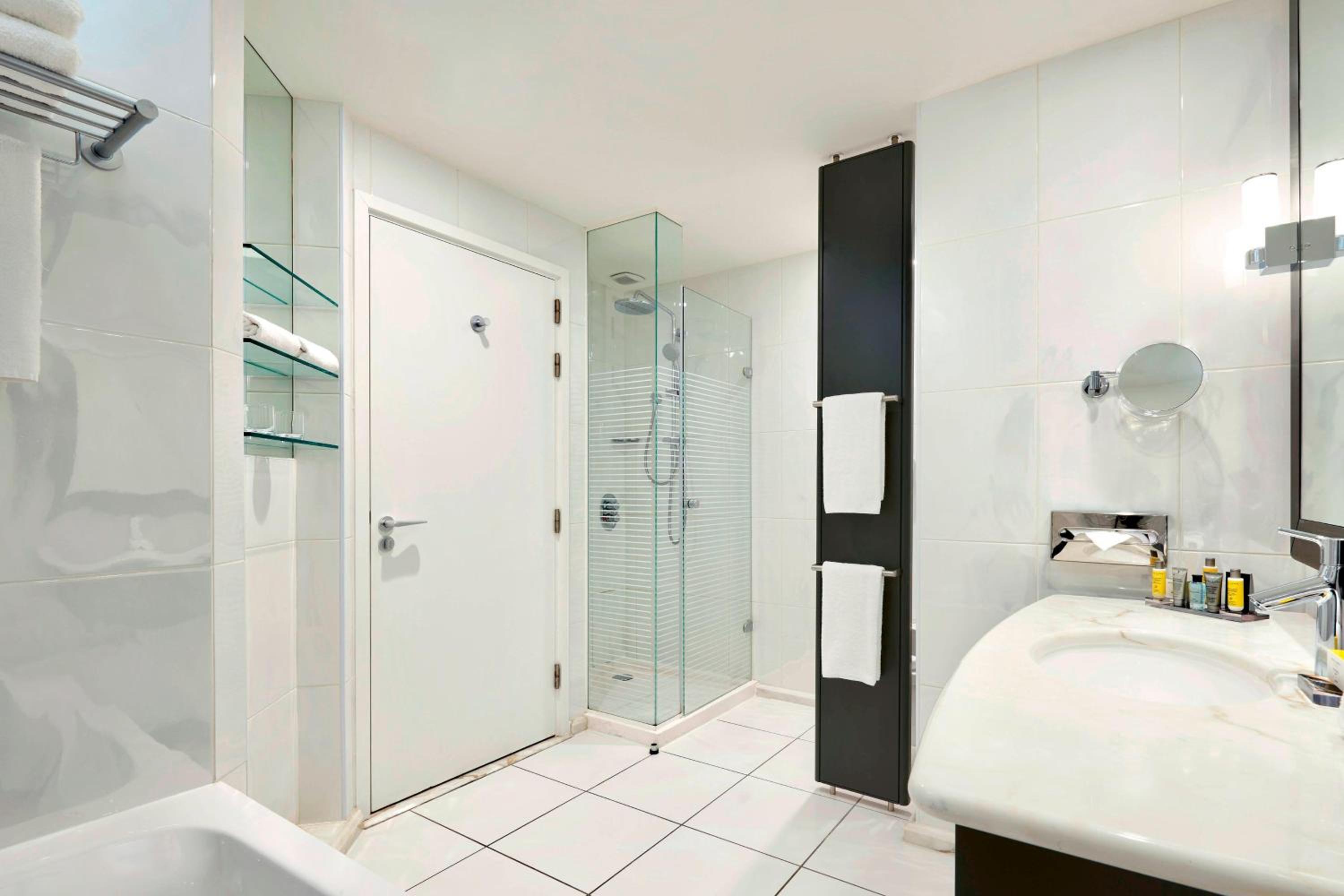 King or Twin Room - Photo 3