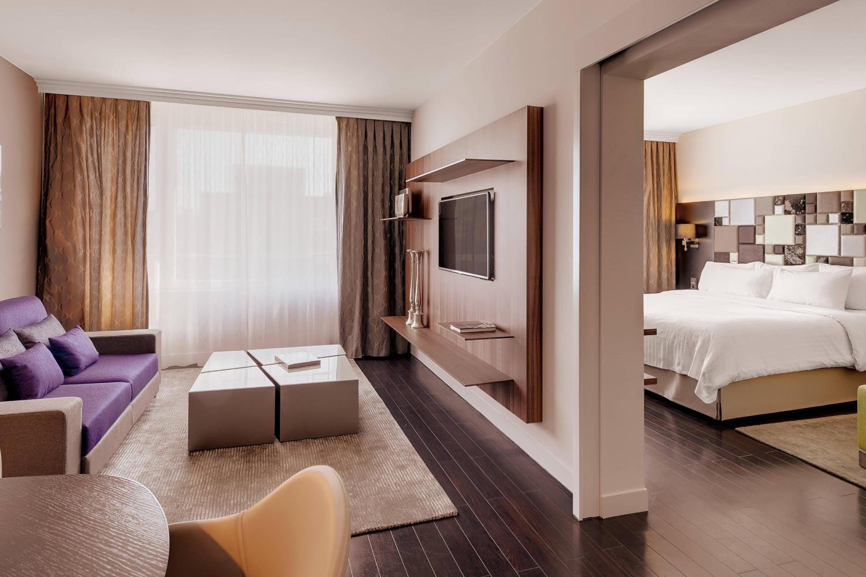 Junior Suite, 1 Bedroom Junior Suite, 1 King, Sofa bed