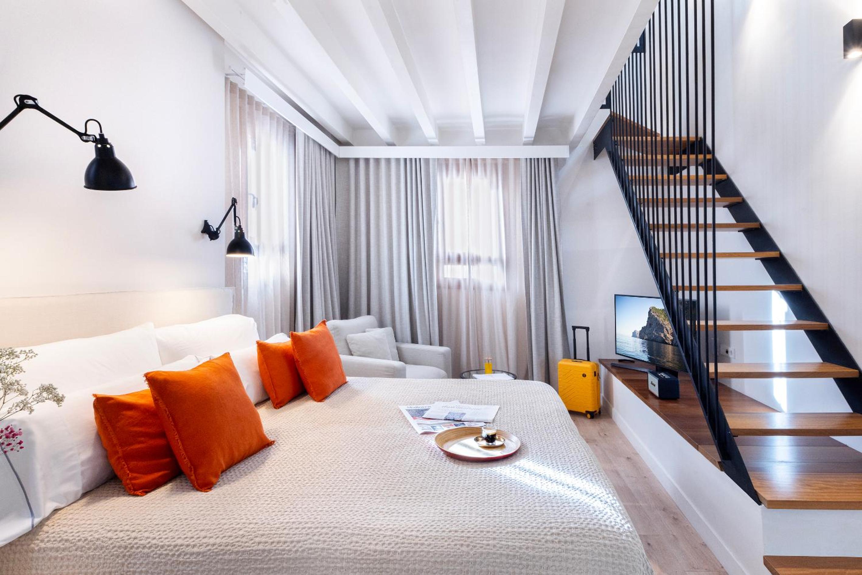 Duplex Suite - Photo 1