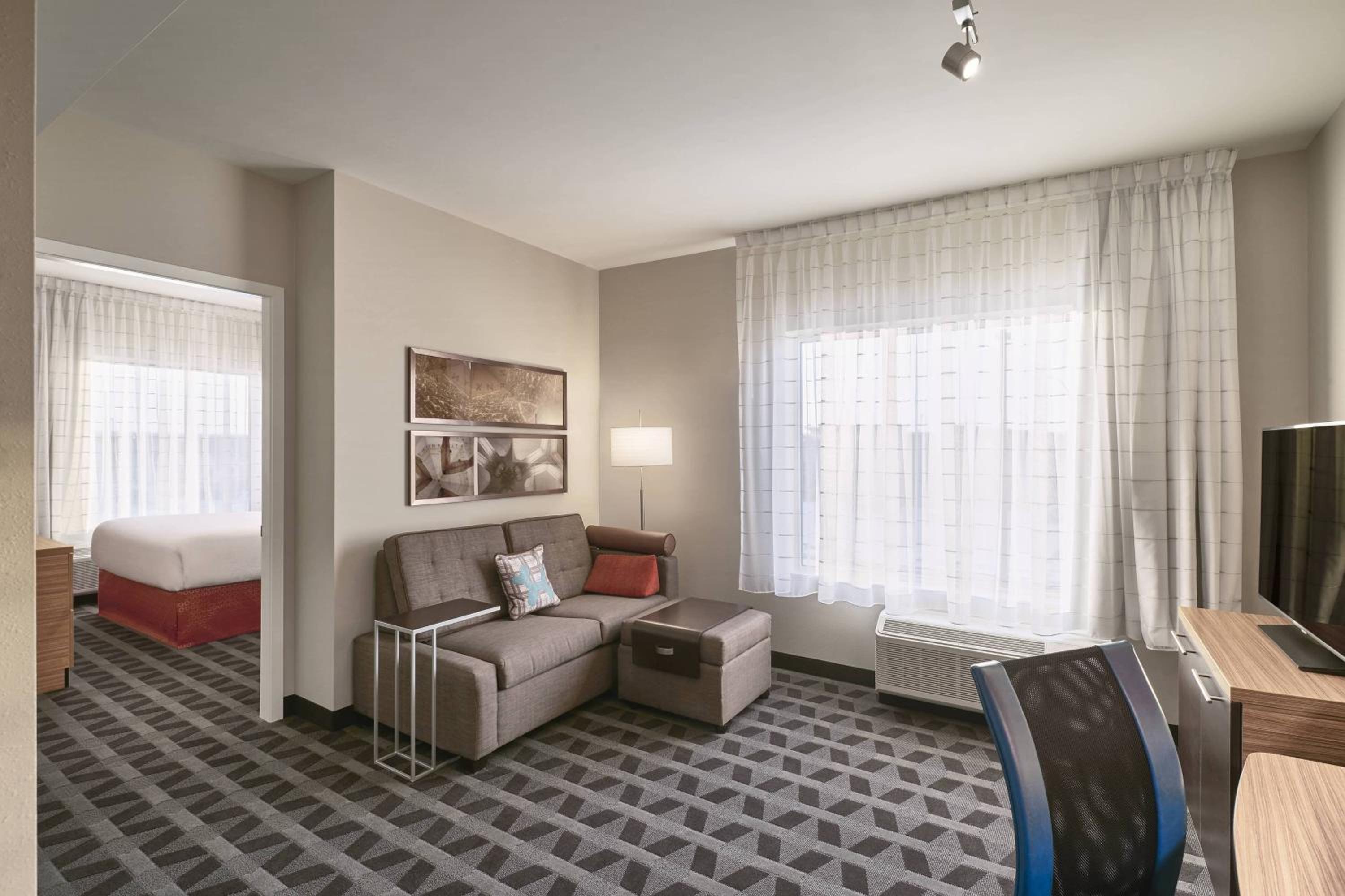 1 Bedroom Suite, 1 Queen, Sofa bed, City view