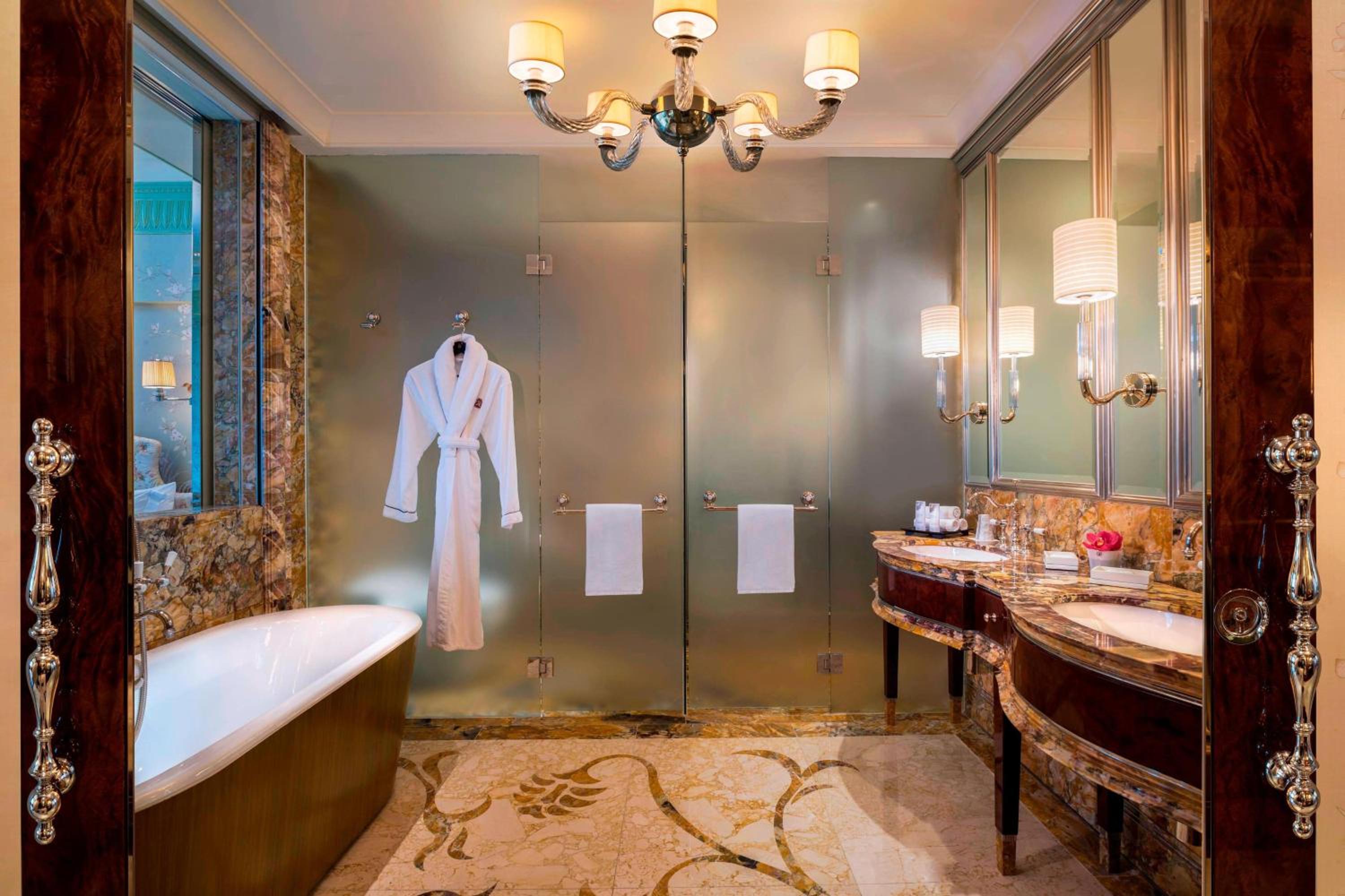 Premier Specialty, Suite, 1 King, Botanical Garden View Premier Specialty, Suite, 1 King, Botanical Garden View