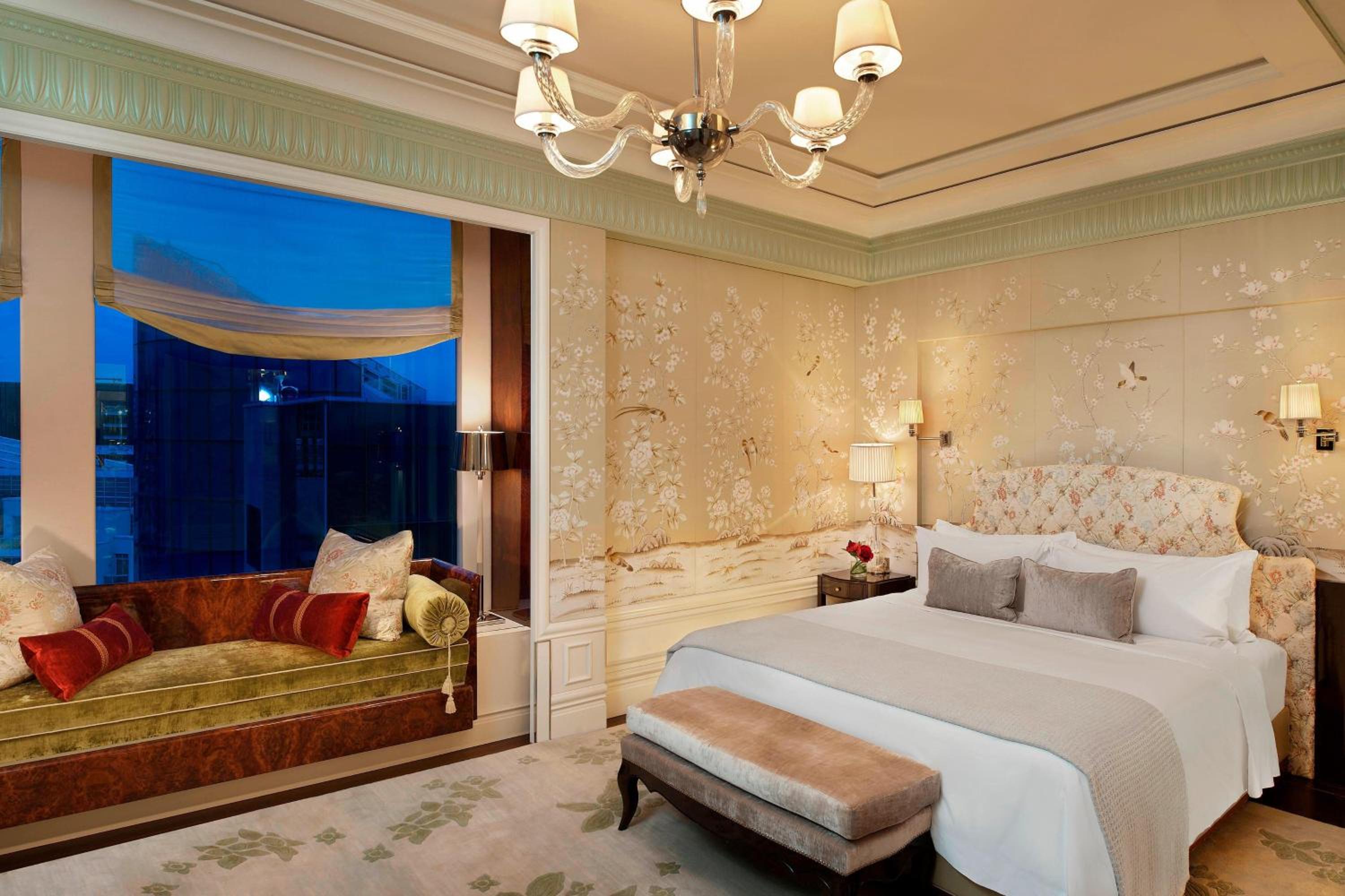 Premier Specialty, Suite, 1 King, Botanical Garden View photo 3