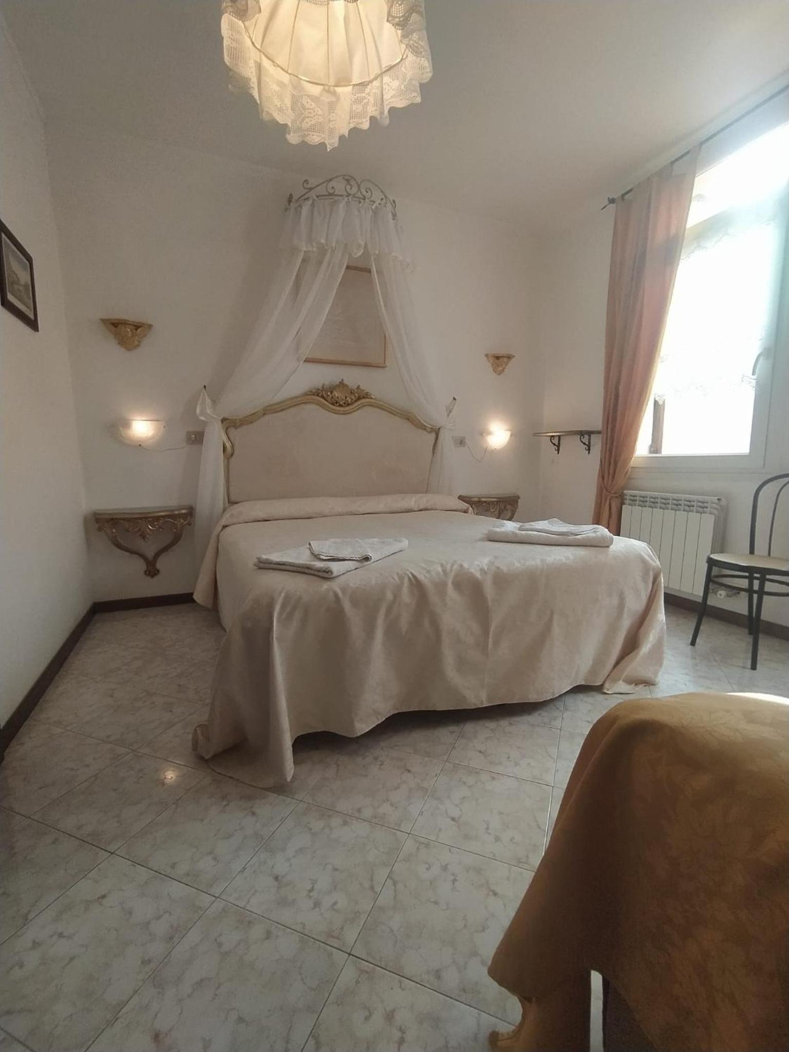 Double or Twin Room with Bathroom photo 3