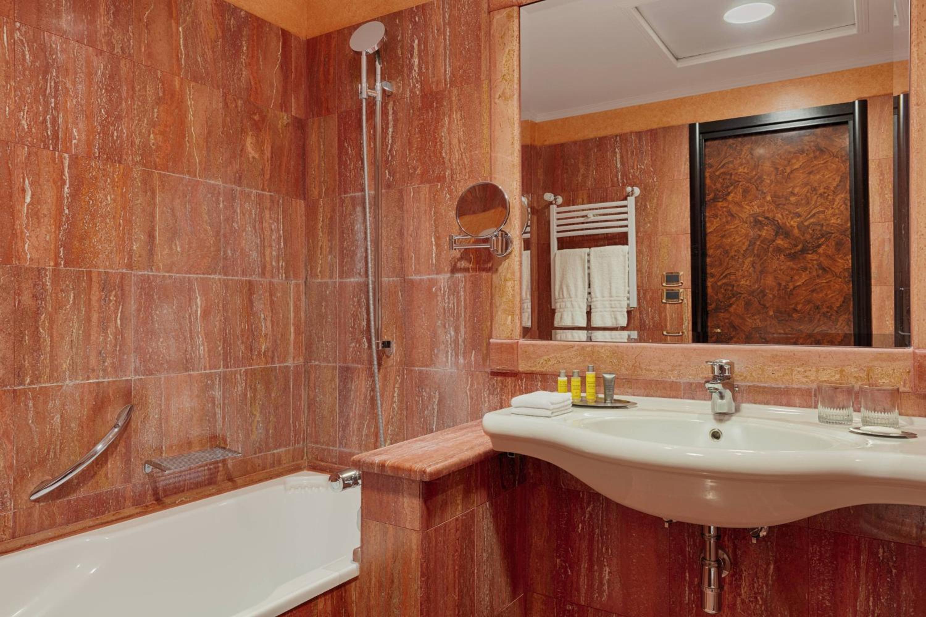 Large Guest Room