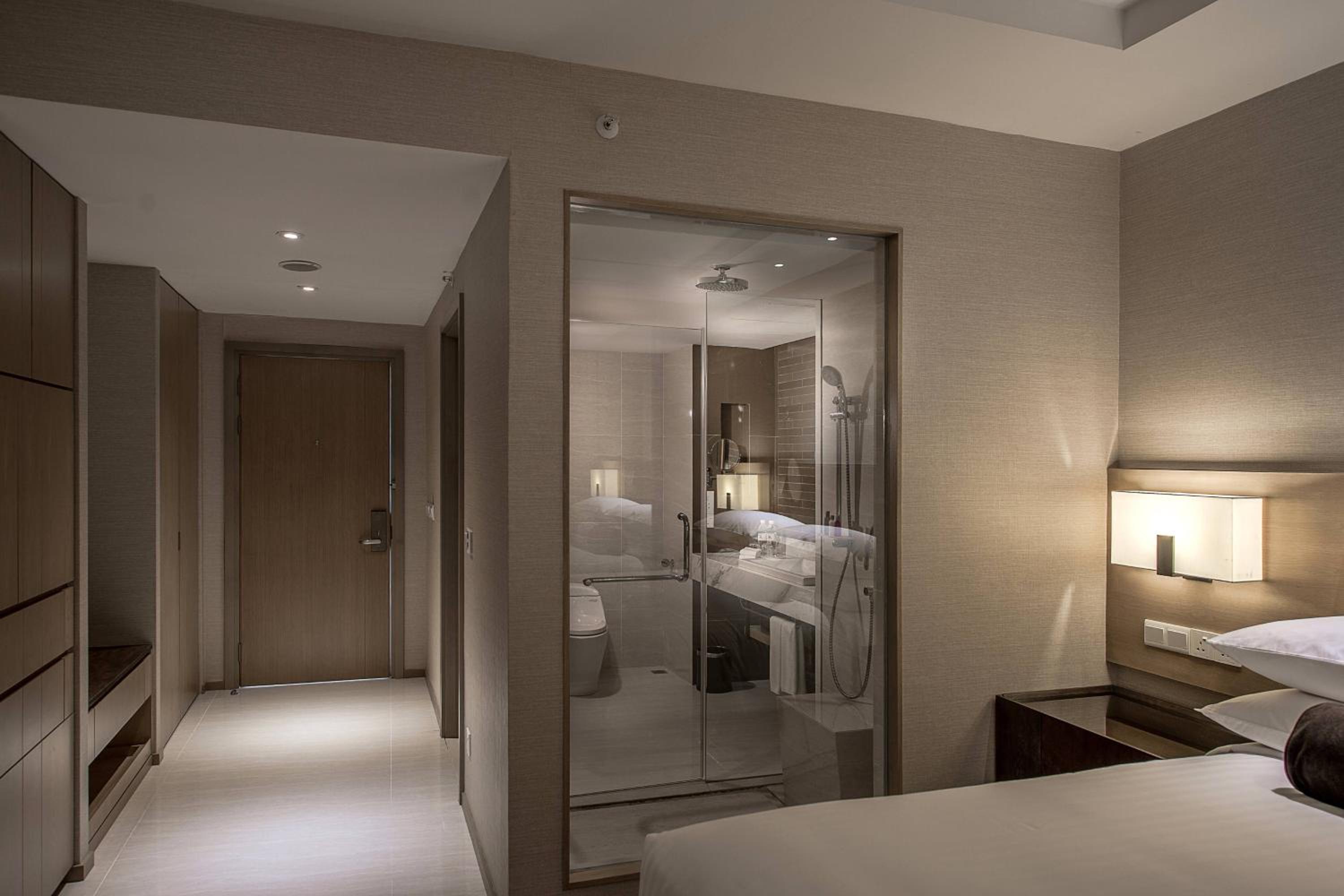 Premier Garden King Room - Photo 2