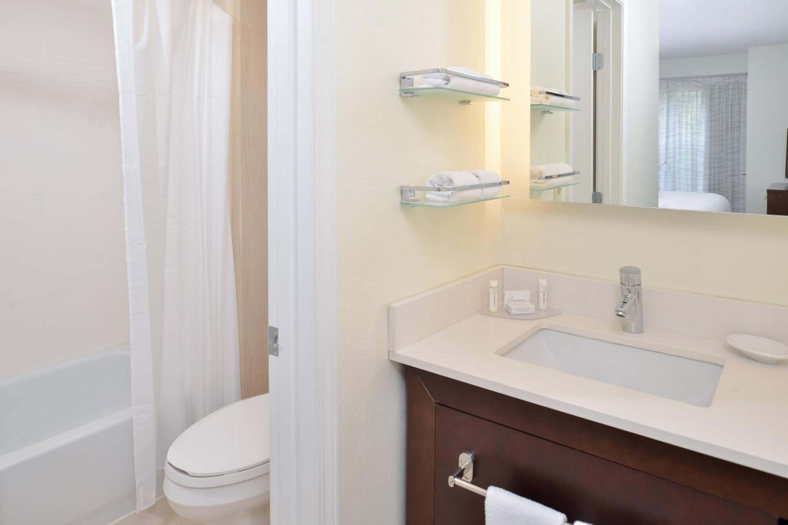 Two-Bedroom Suite - Photo 9