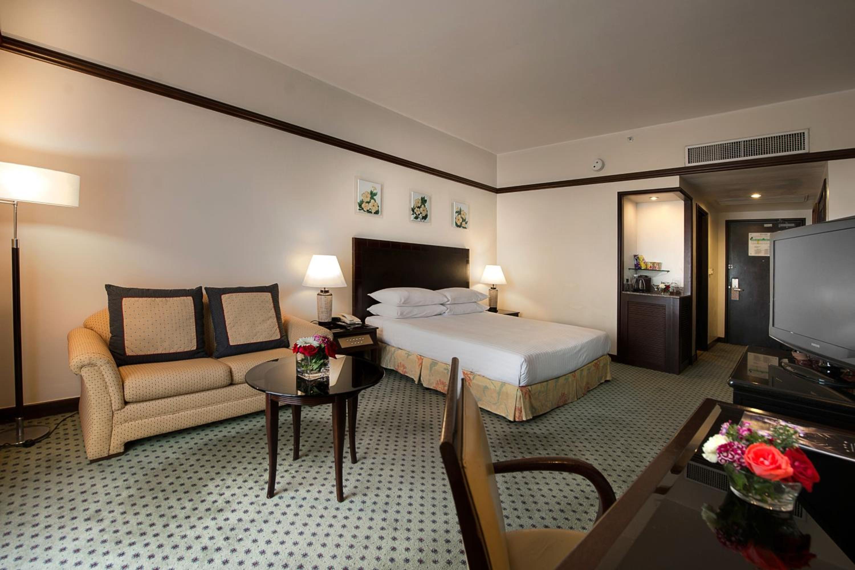Deluxe Ocean King Room - Photo 3