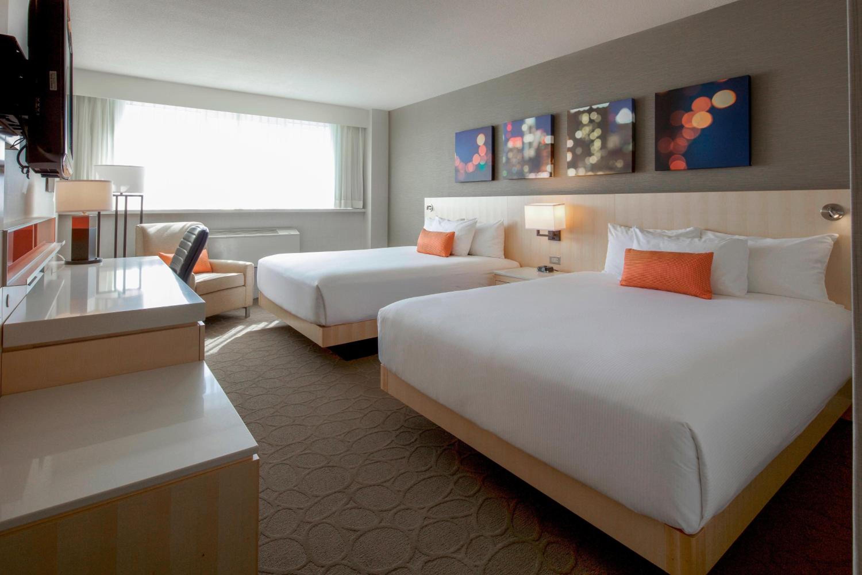 Queen Room with Two Queen Beds - Photo 2