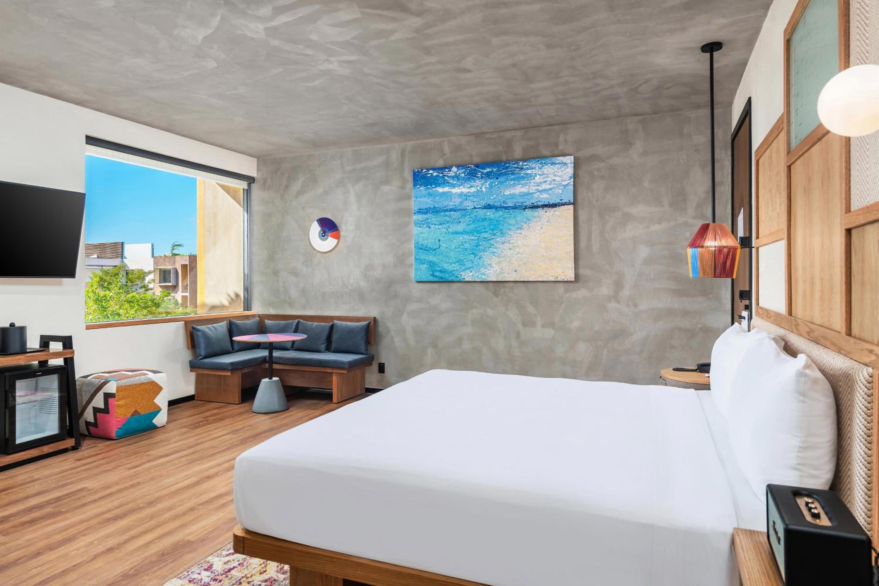 One-Bedroom King Suite with Balcony and Jungle View