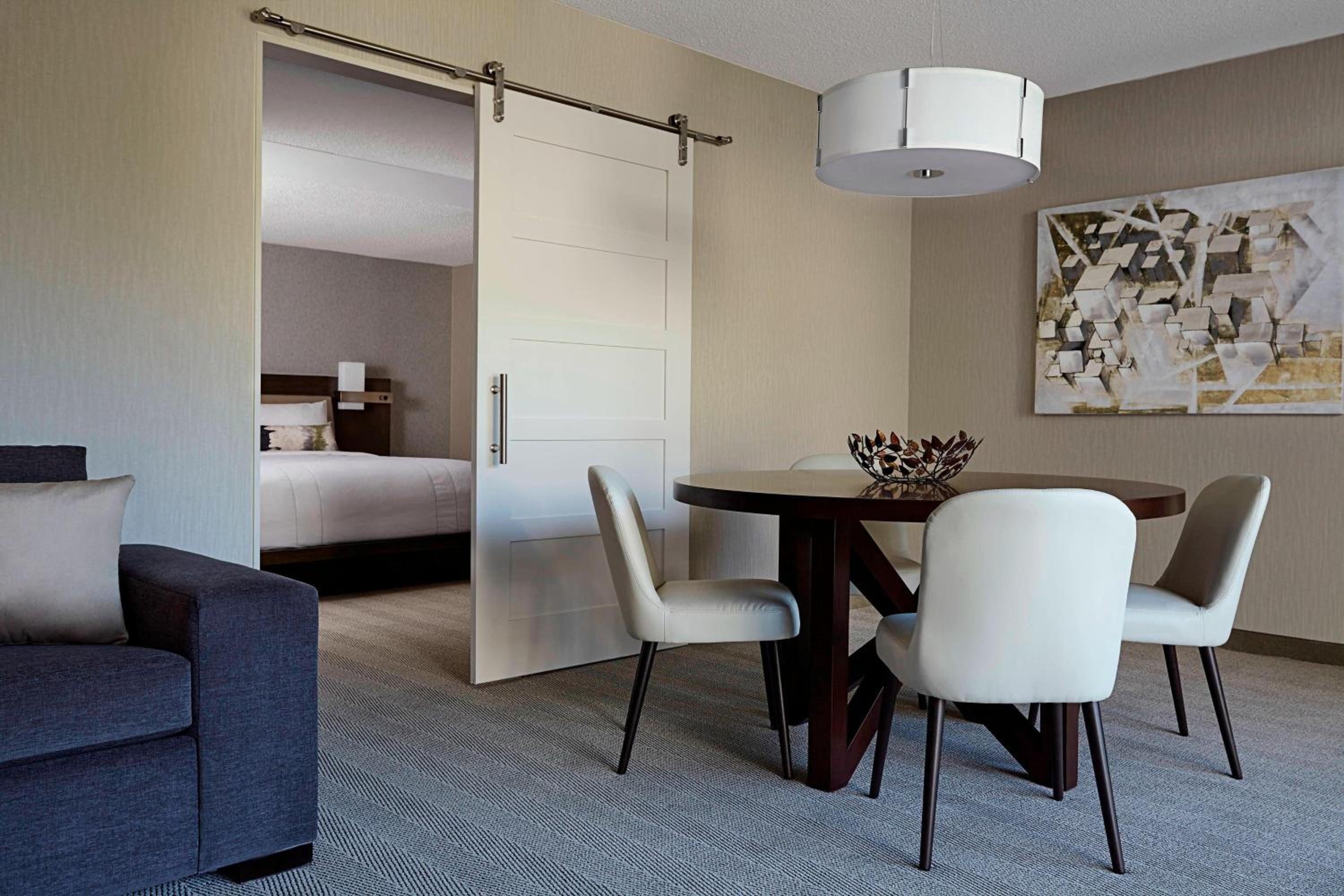 One Bedroom Suite, Suite, 1 King - Photo 1
