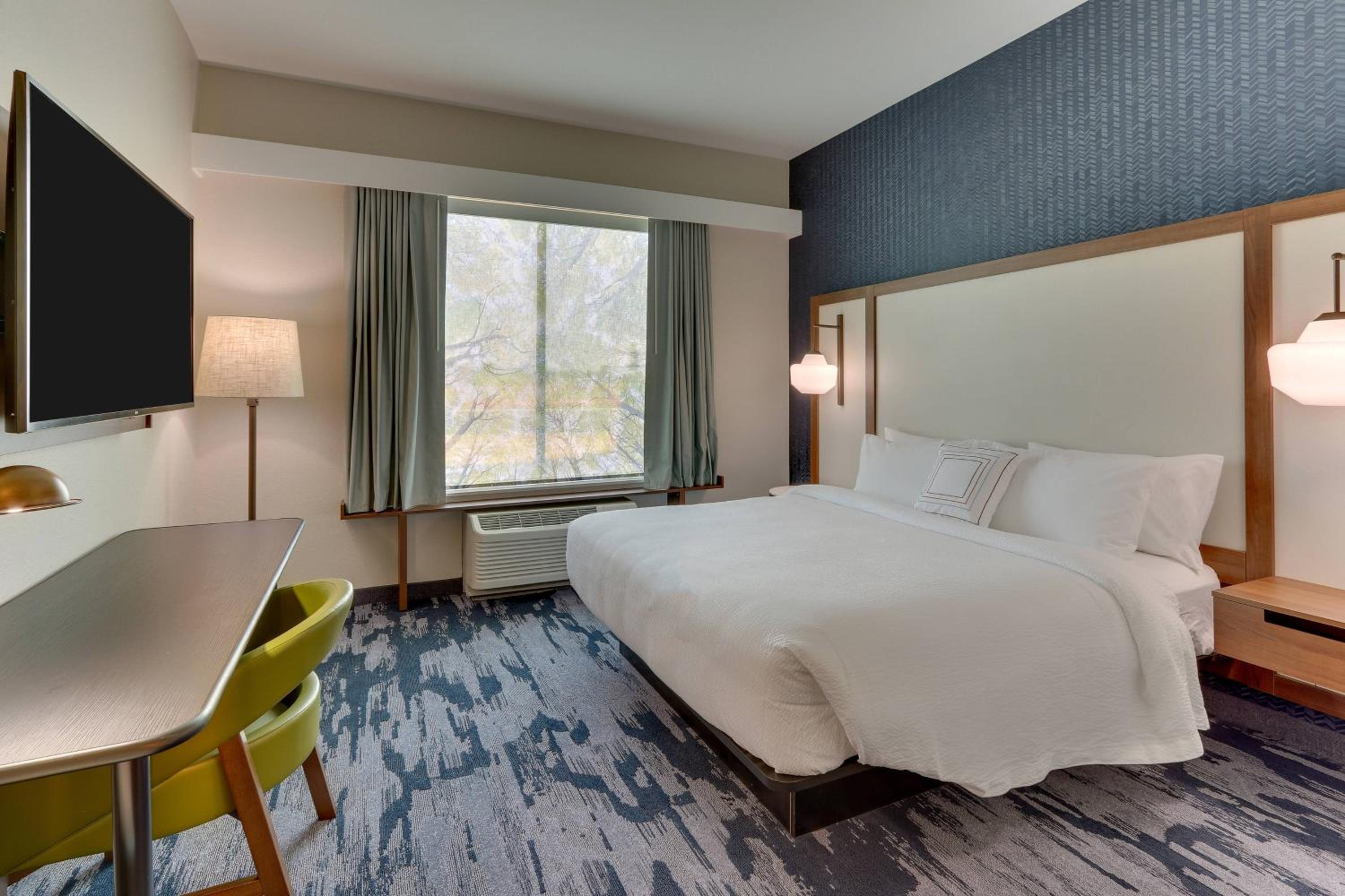Guest Room, 1 King - Photo 1
