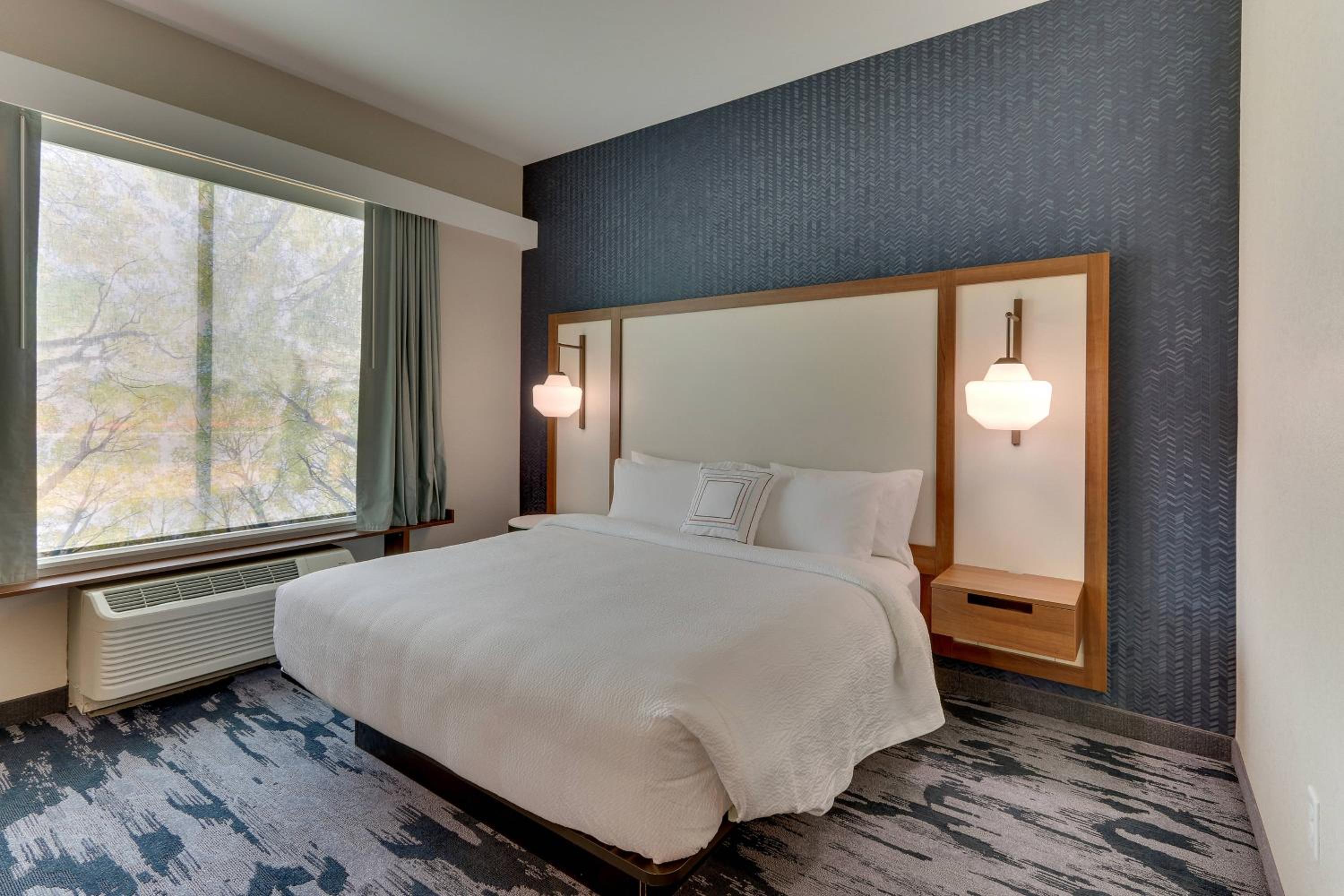 Guest Room, 1 King - Photo 5