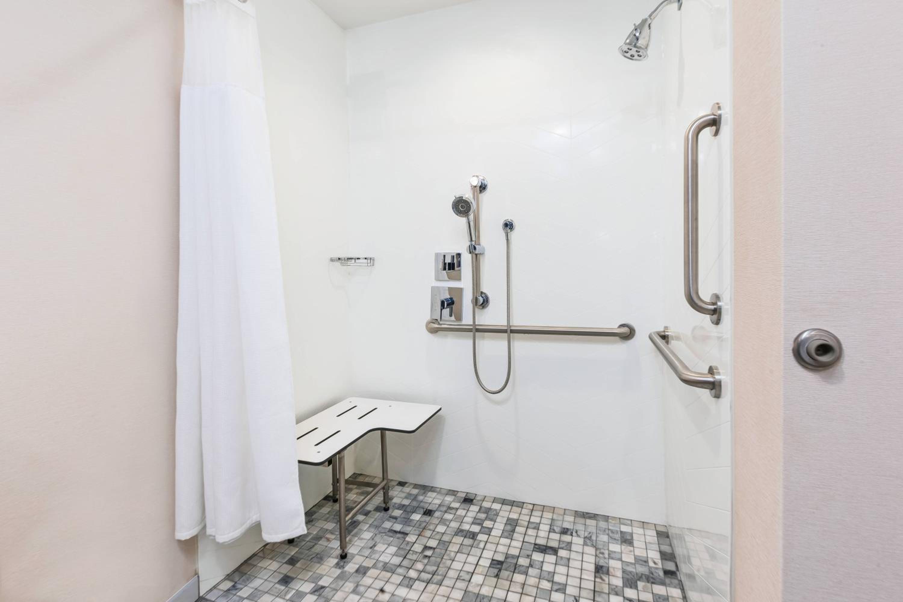 Guest Room, 1 King - Photo 8