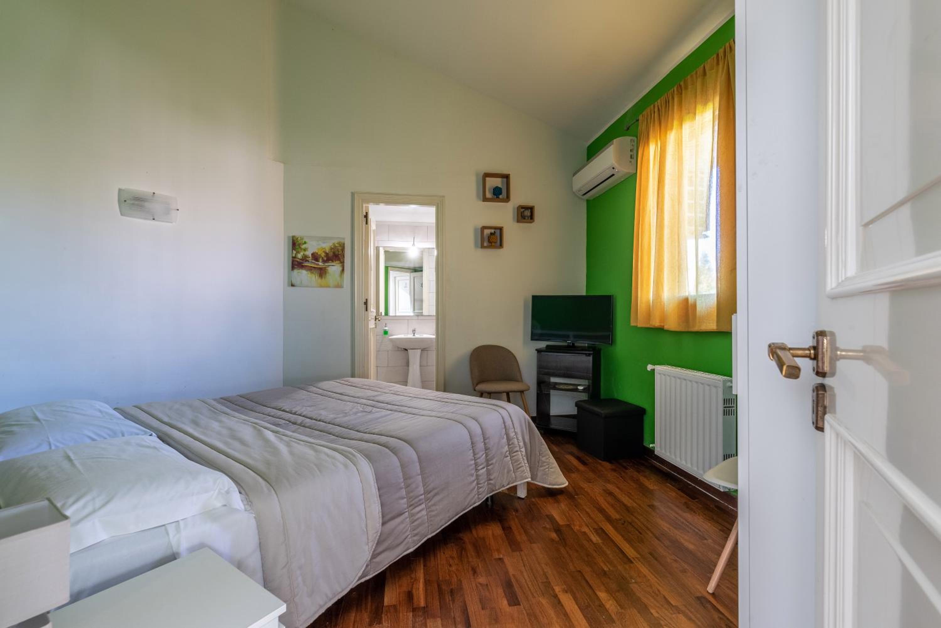 Deluxe Double Room photo 2
