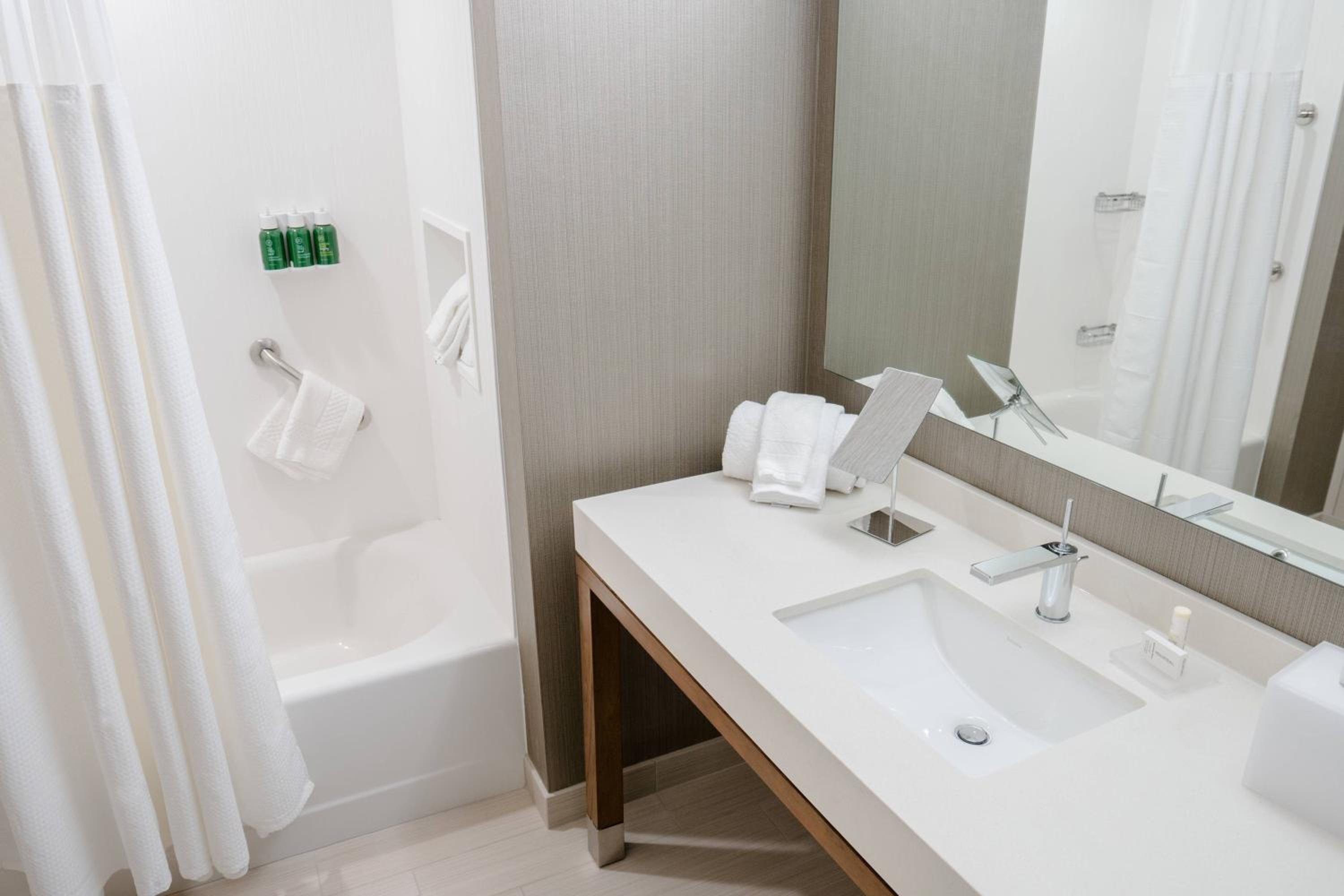 Queen Room with Two Queen Beds - Hearing Accessible photo 3