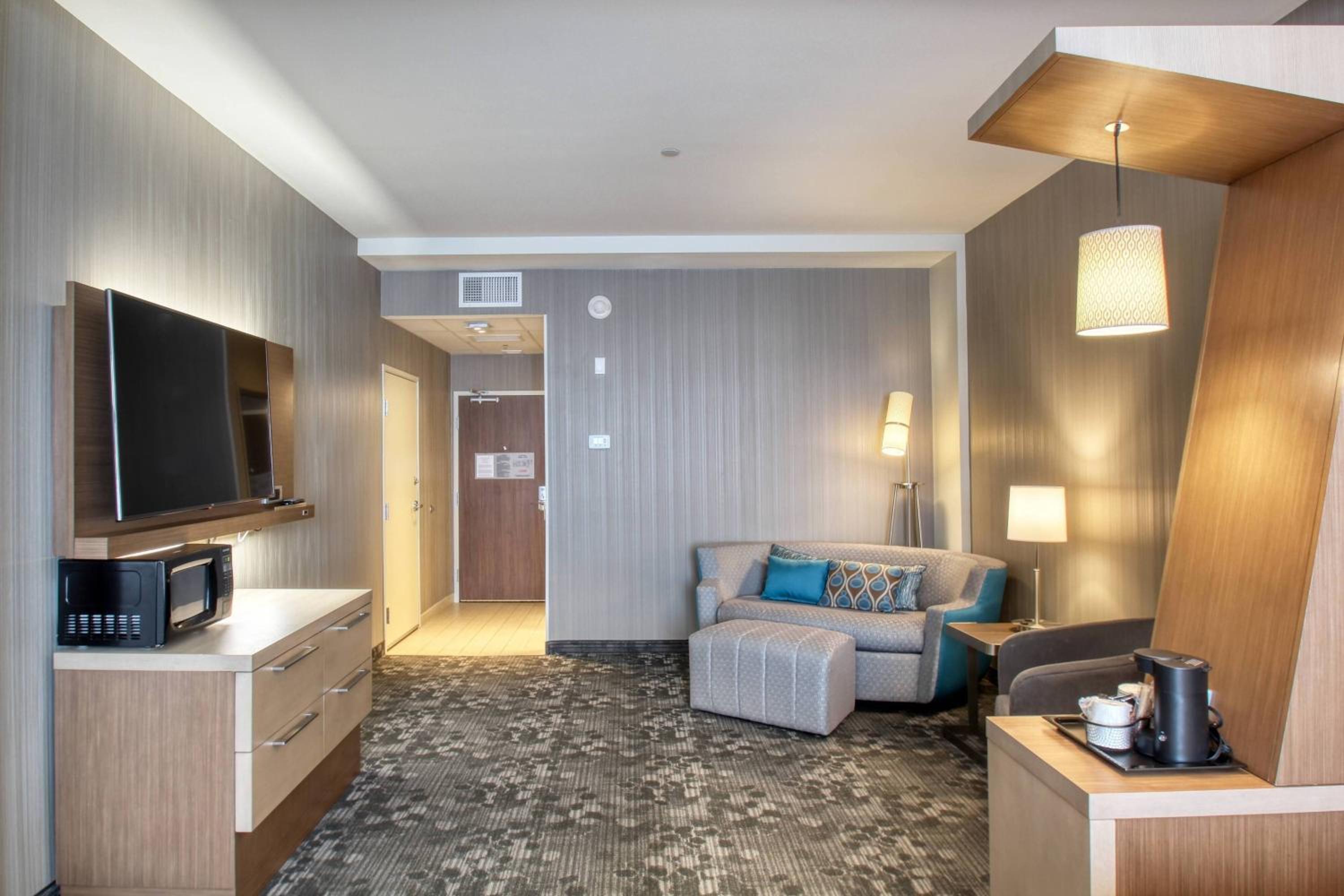 Queen Suite with Two Queen Beds and Sofa Bed photo 2