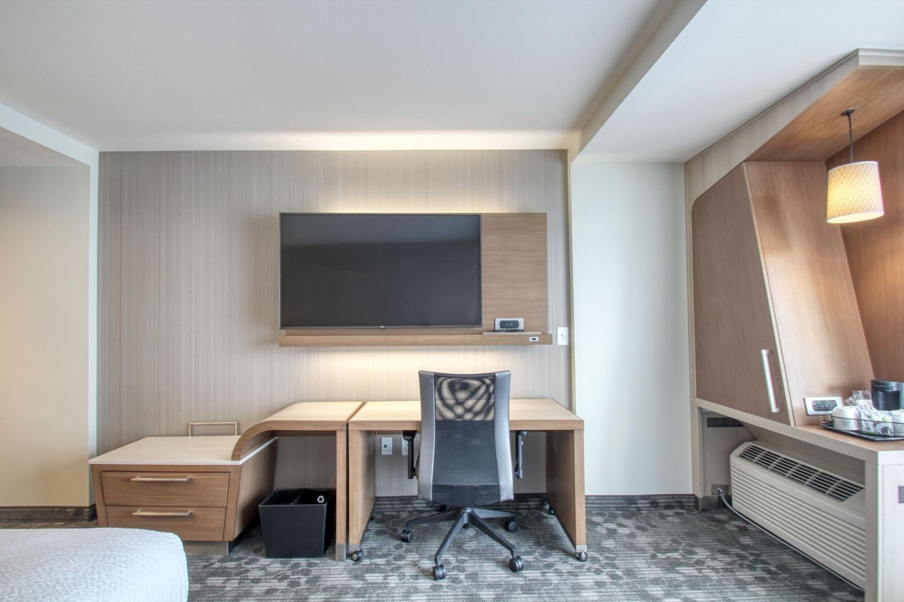 King Suite with Sofa Bed photo 3