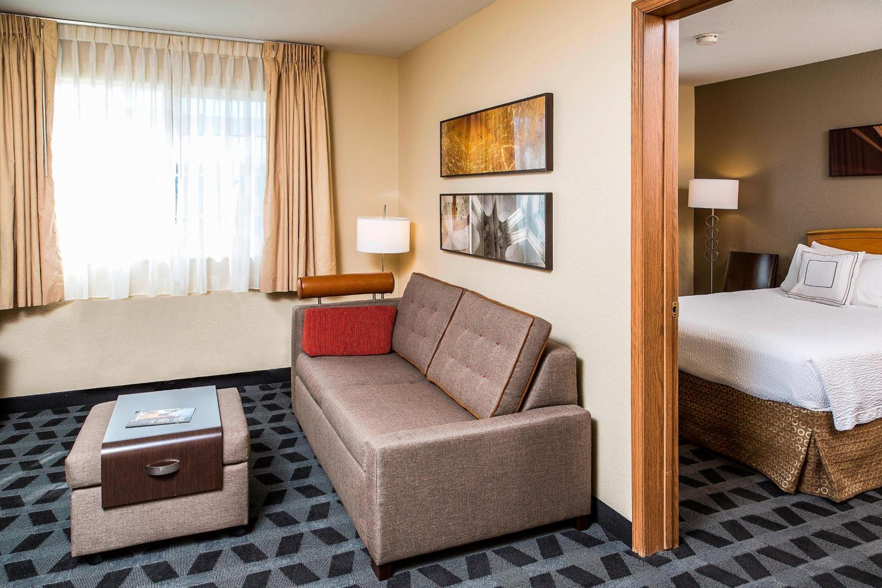 One-Bedroom Queen Suite with Sofa Bed - Photo 6