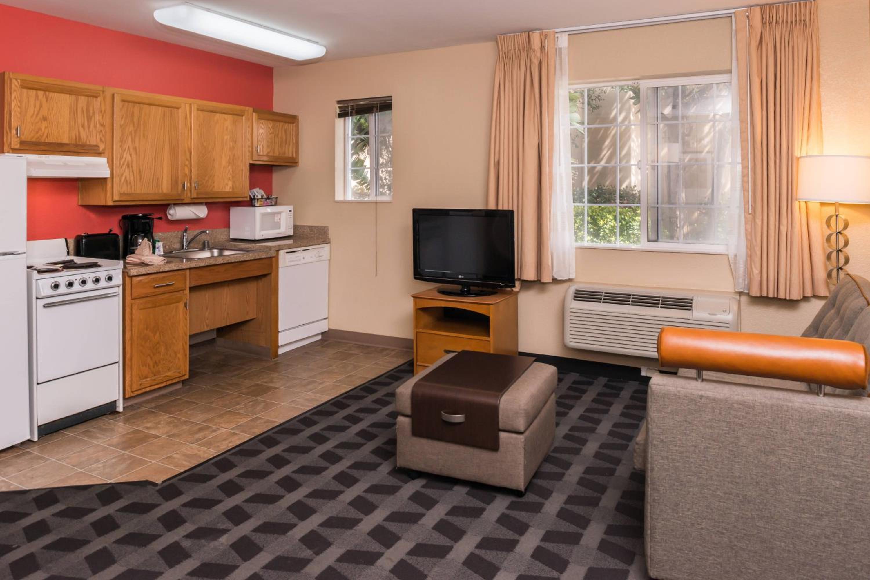 Two-Bedroom Suite - Photo 2