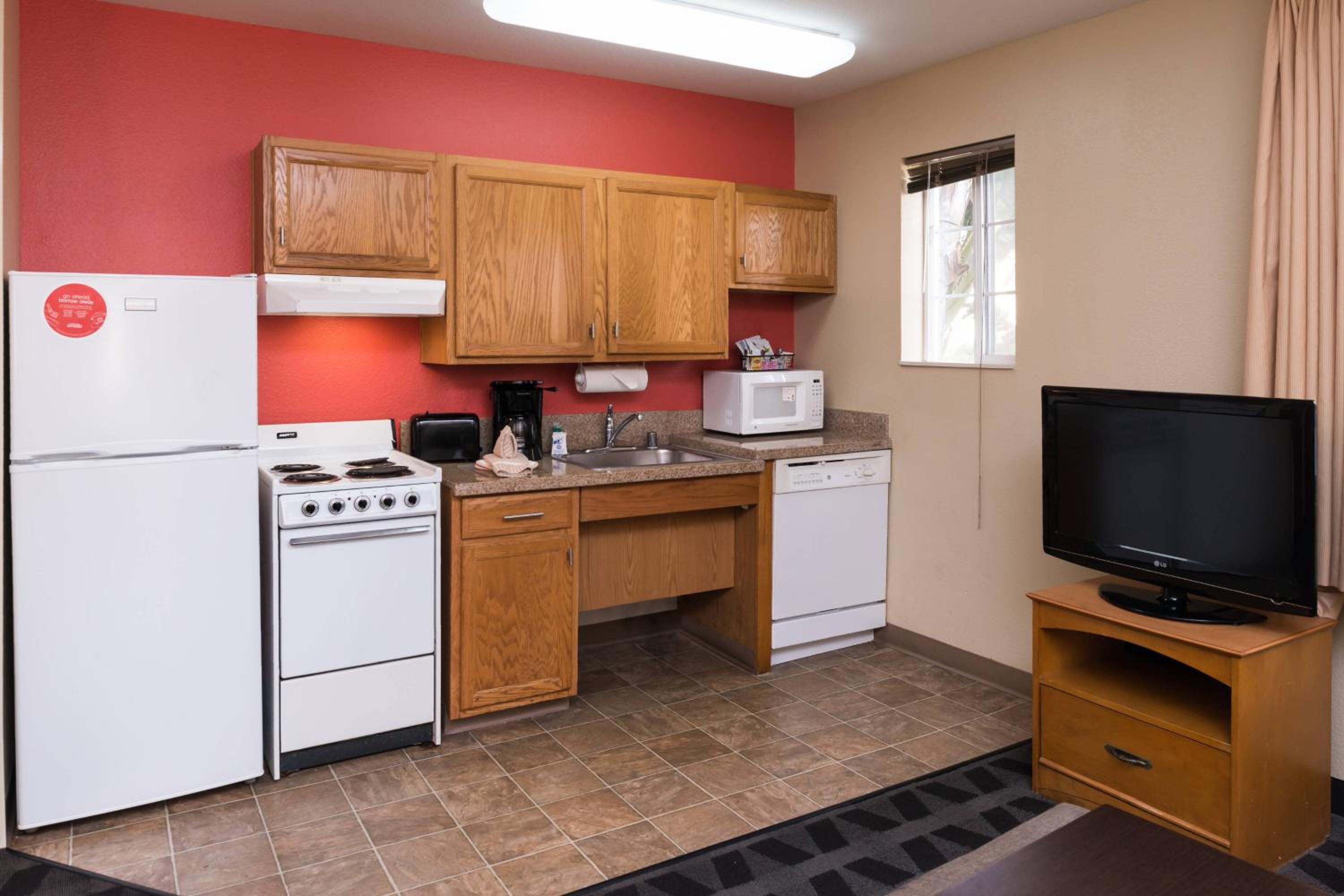 Two-Bedroom Suite - Photo 9