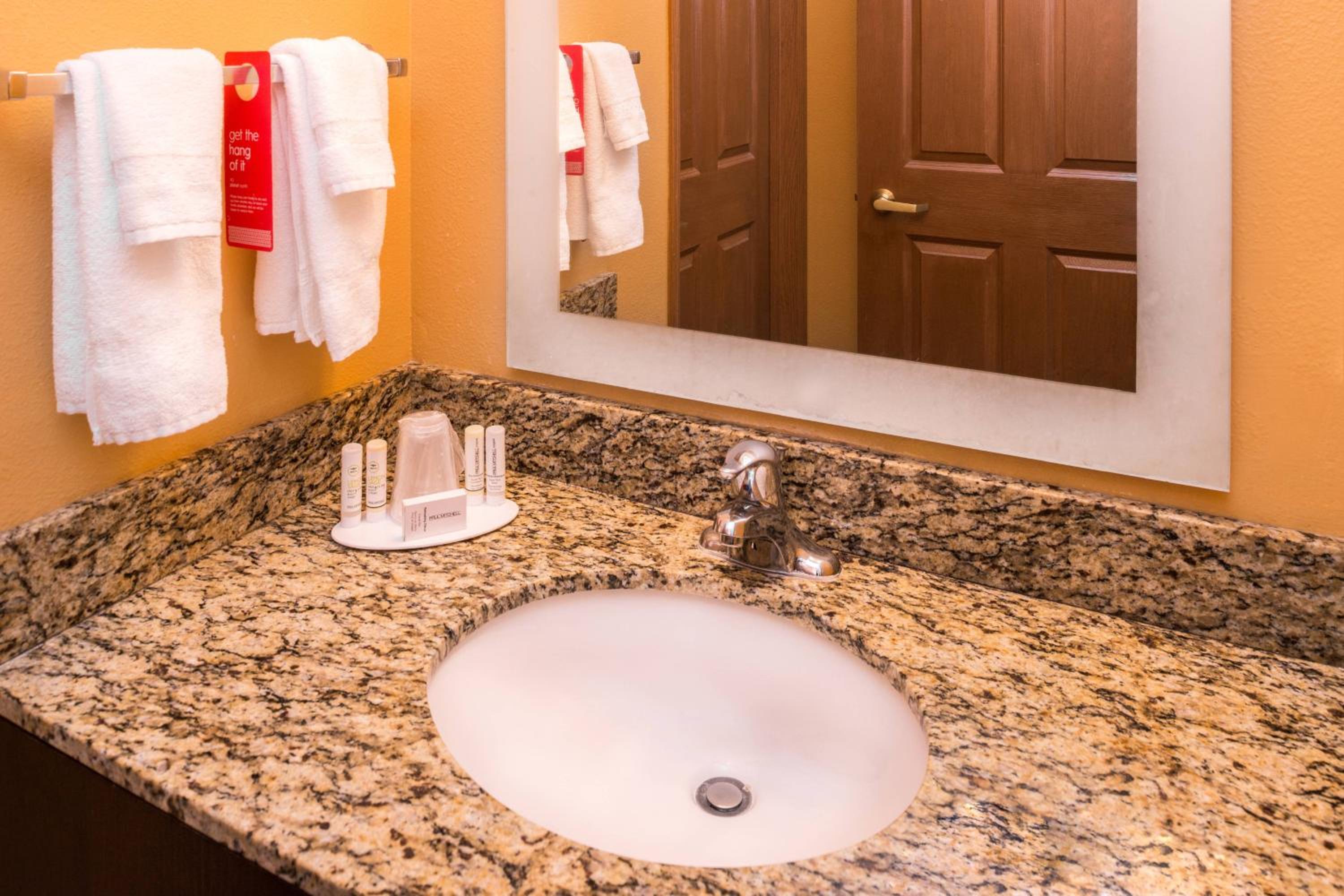 Two-Bedroom Suite - Photo 4