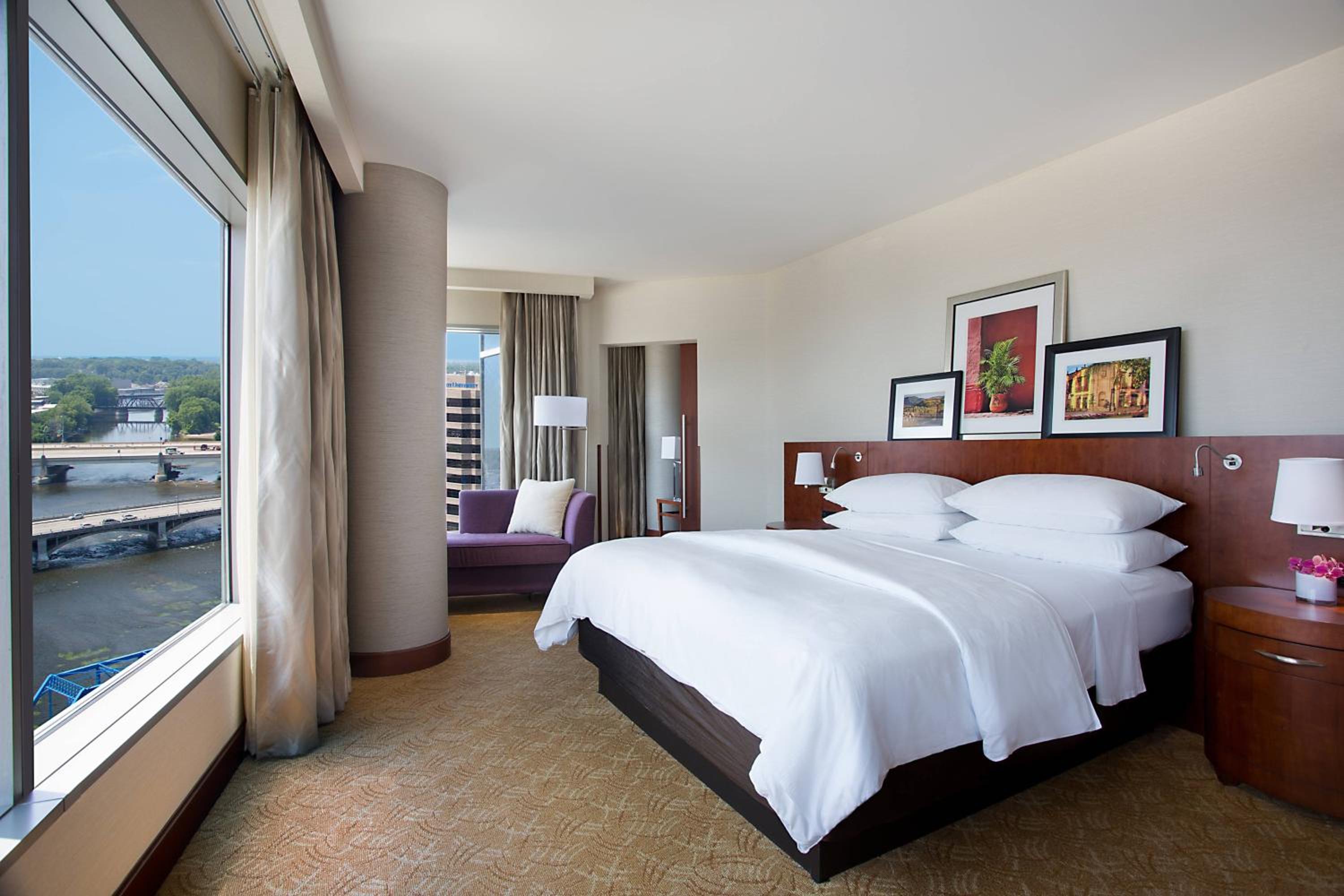Executive King Suite - Photo 1