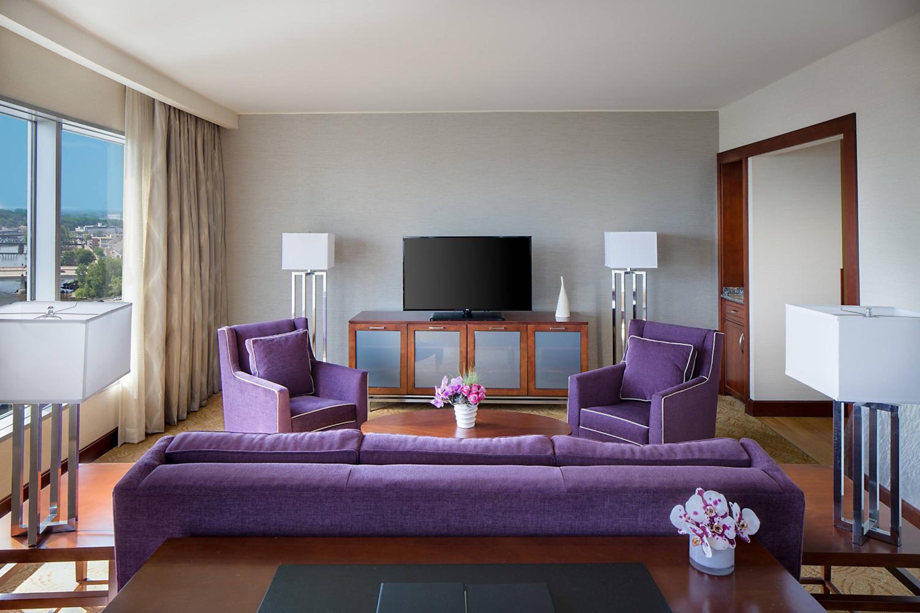 Executive King Suite - Photo 3