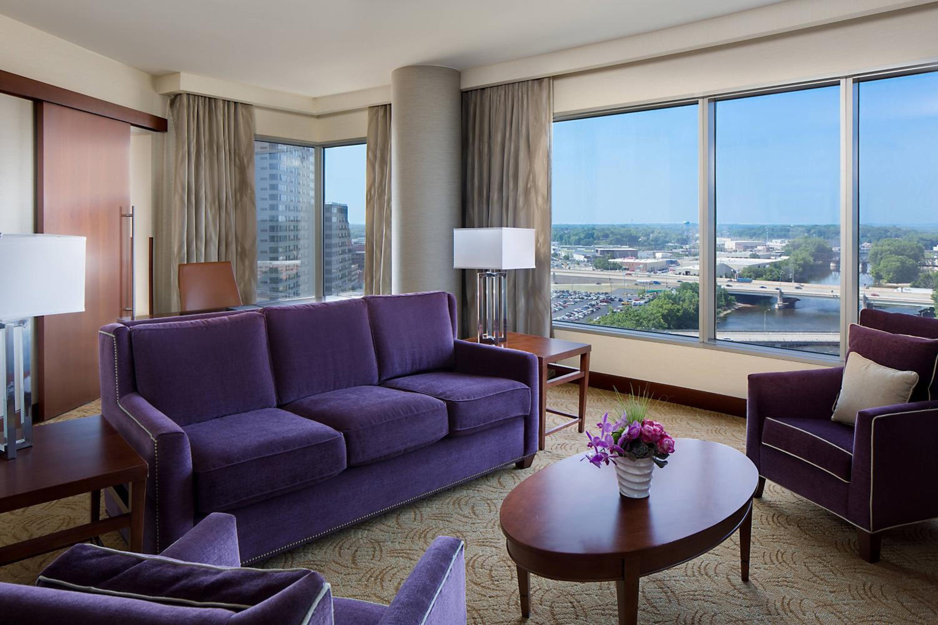 Executive King Suite - Photo 4