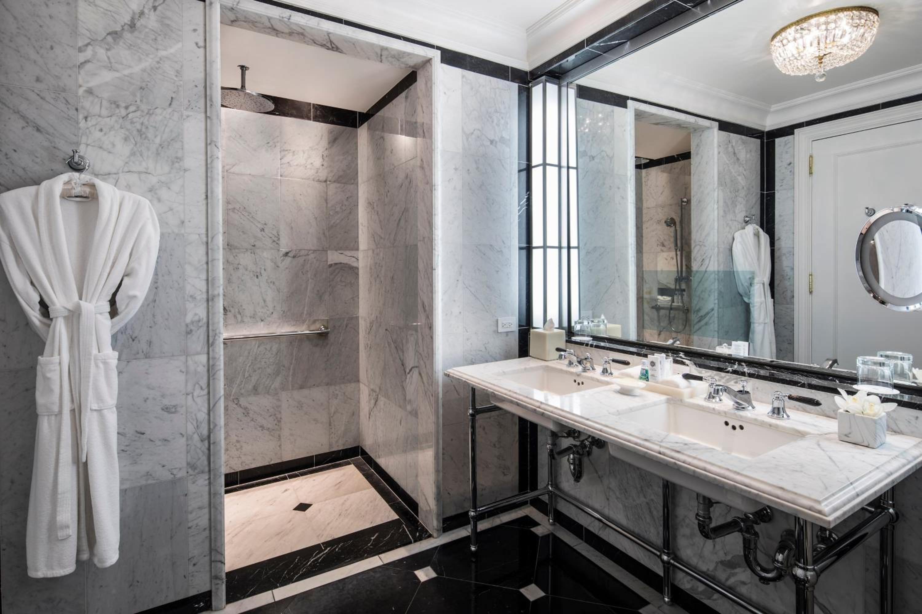 One-Bedroom 5th Avenue Suite - Butler Service thumbnail 5