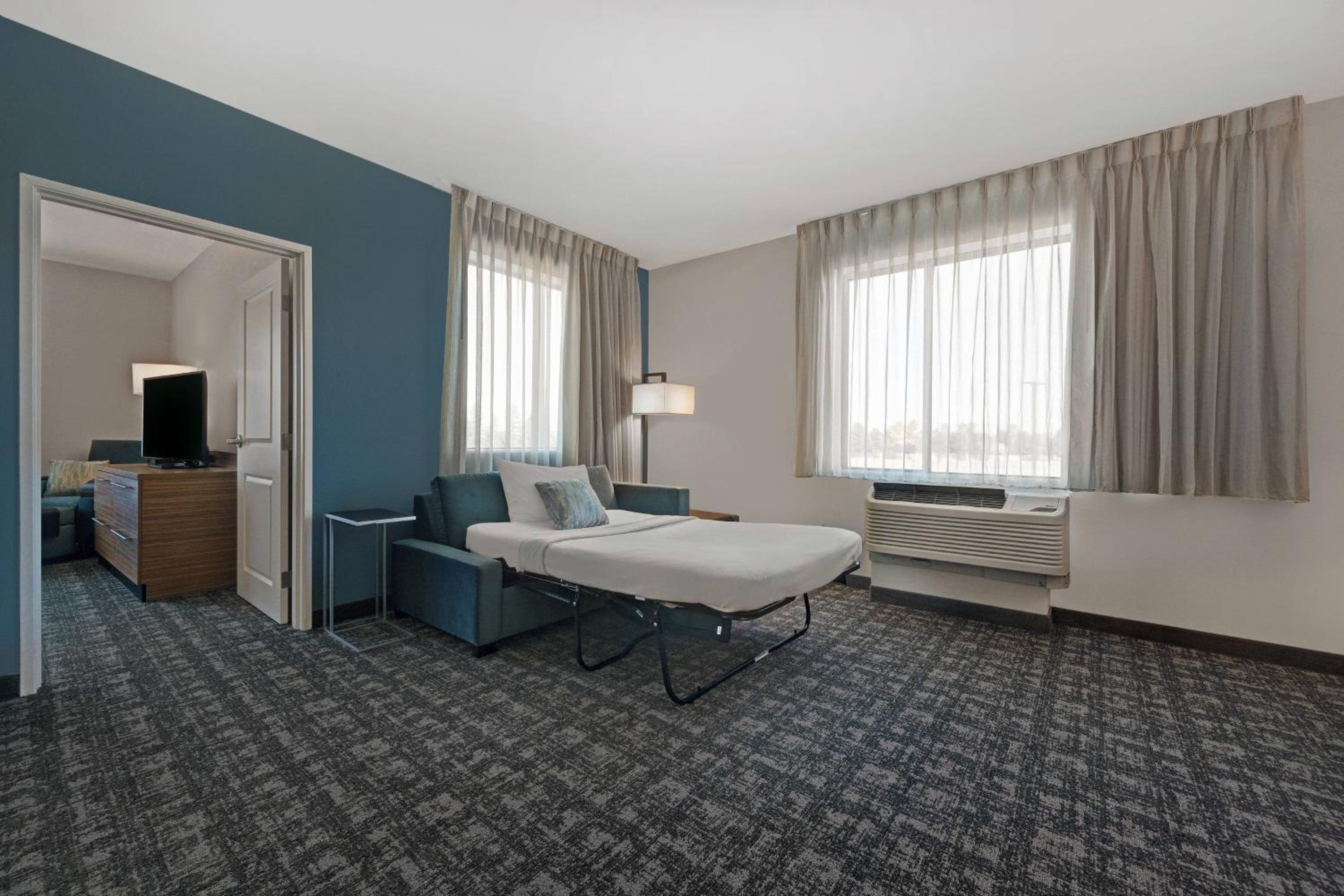 1 Bedroom Suite, 1 King, Sofa bed - Photo 8