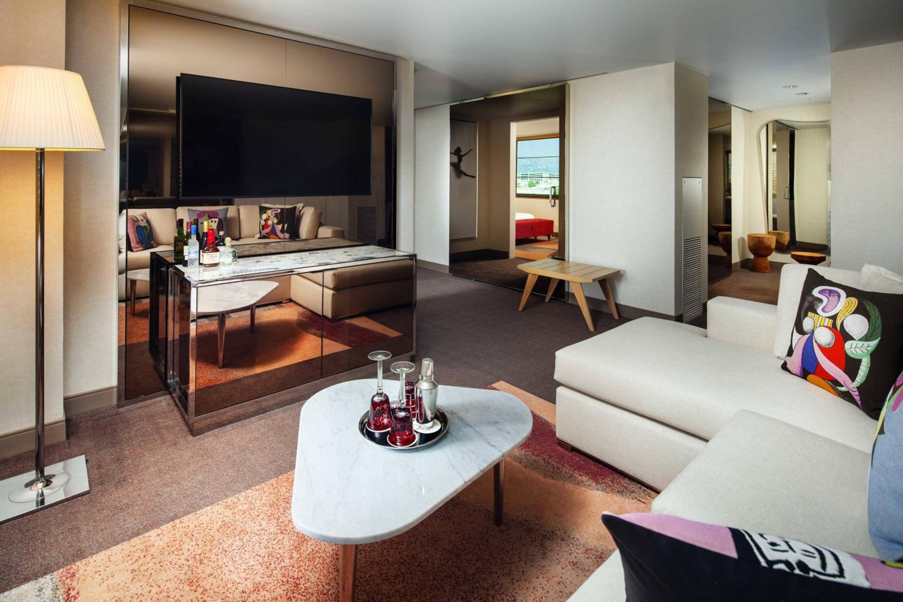 One Bedroom Deluxe Suite, Suite