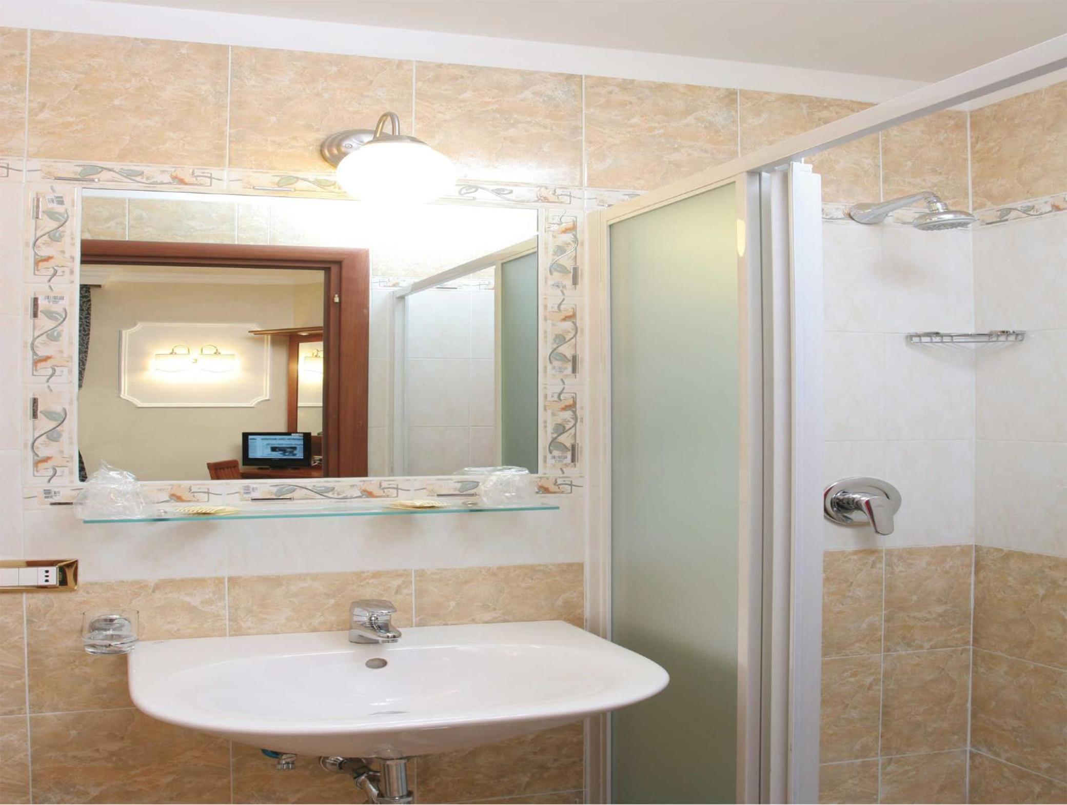 Deluxe Double or Twin Room photo 2