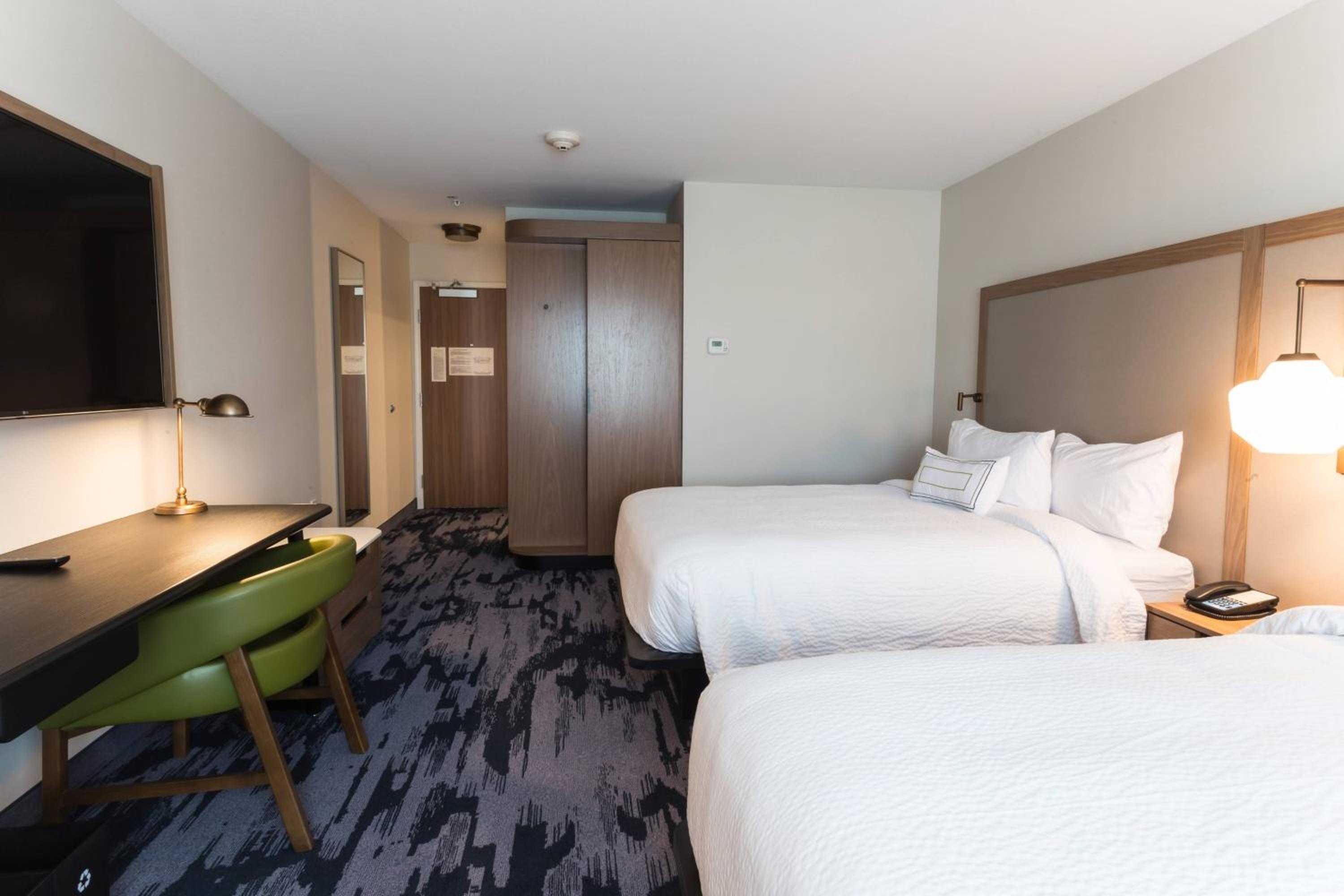 Queen Room with Two Queen Beds and River View - Hearing Accessible