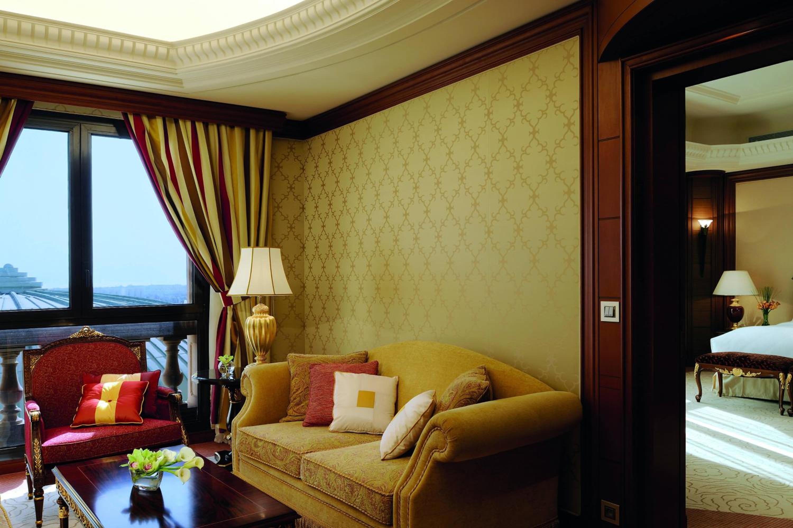 Executive One-Bedroom King Suite - Photo 3