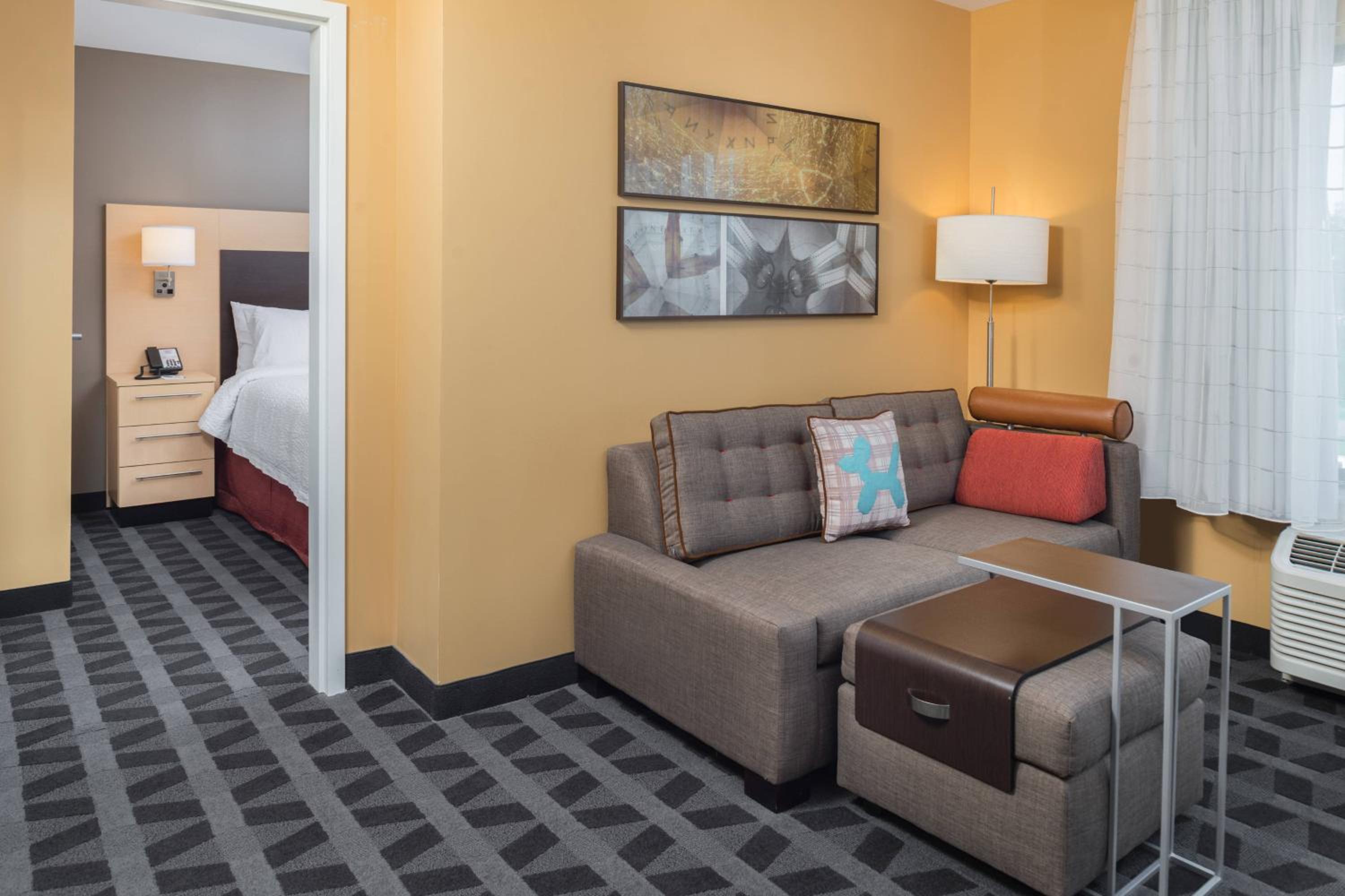One-Bedroom Queen Suite