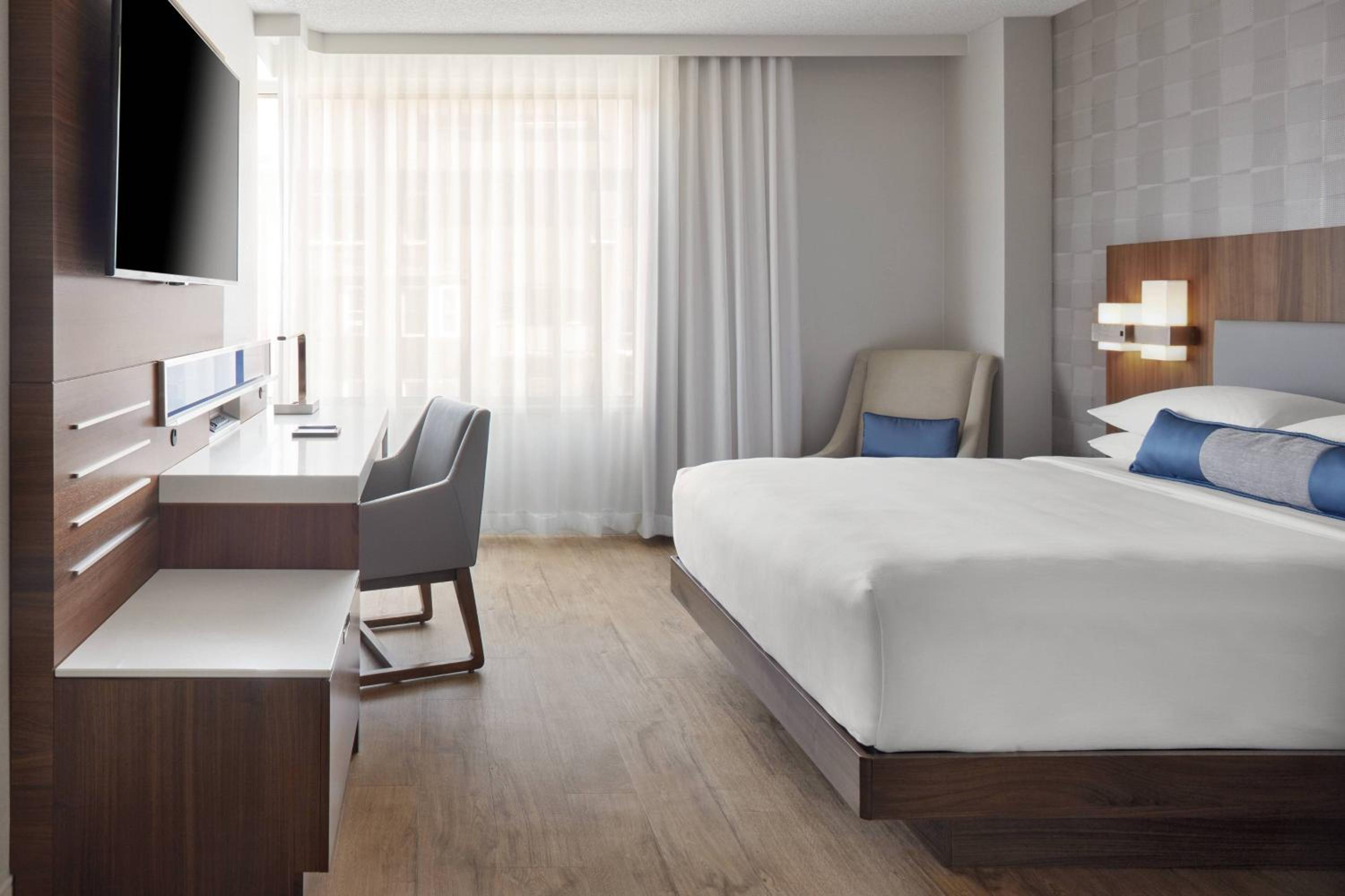 1 Queen Bed, Guest Room - Photo 1
