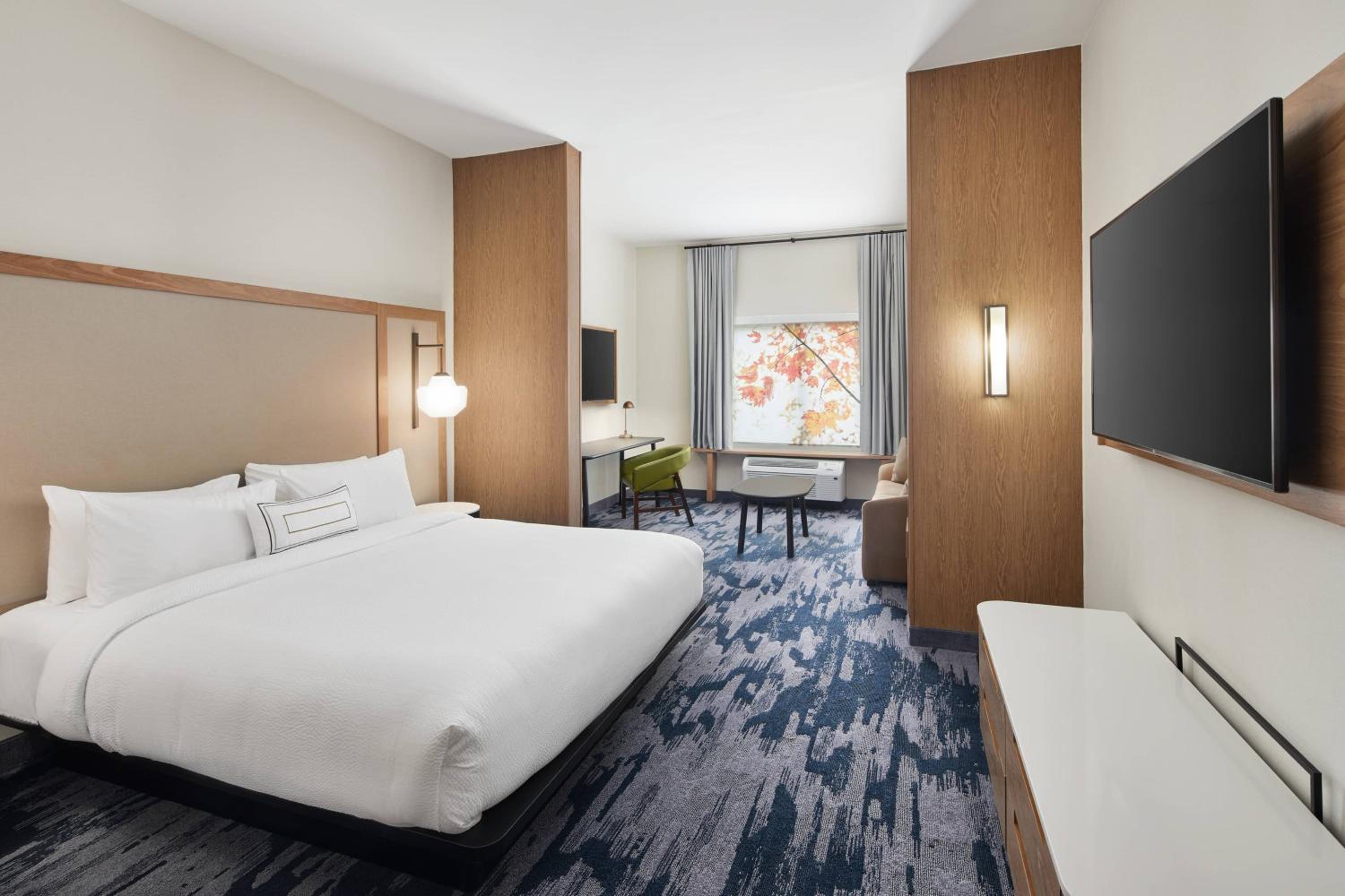 King Suite with Sofa Bed - Hearing Accessible photo 3